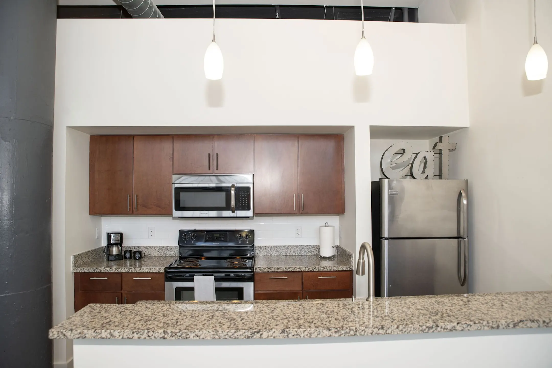 Kitchen - 800 North Capitol Apartments - Indianapolis, IN