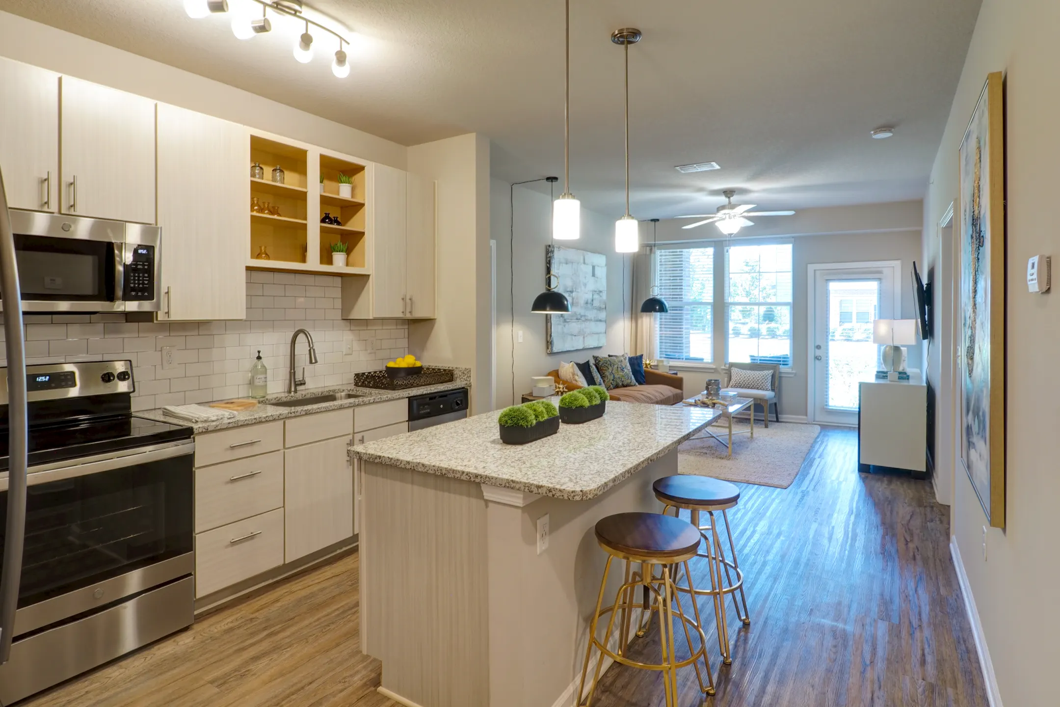 Kitchen - Trailside Verdae Apartments - Greenville, SC