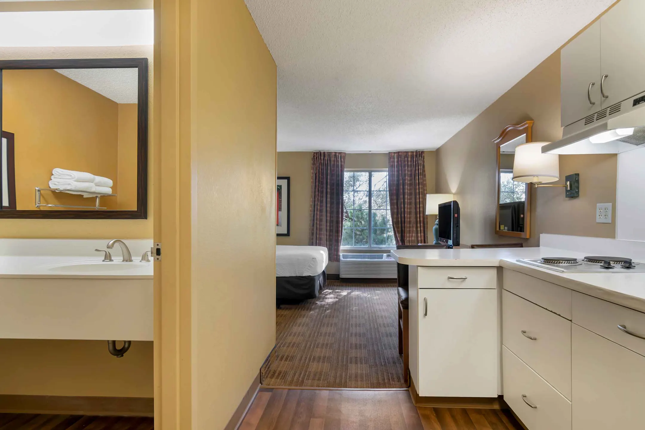 Furnished Studio Kansas City Country Club Plaza Apartments Kansas