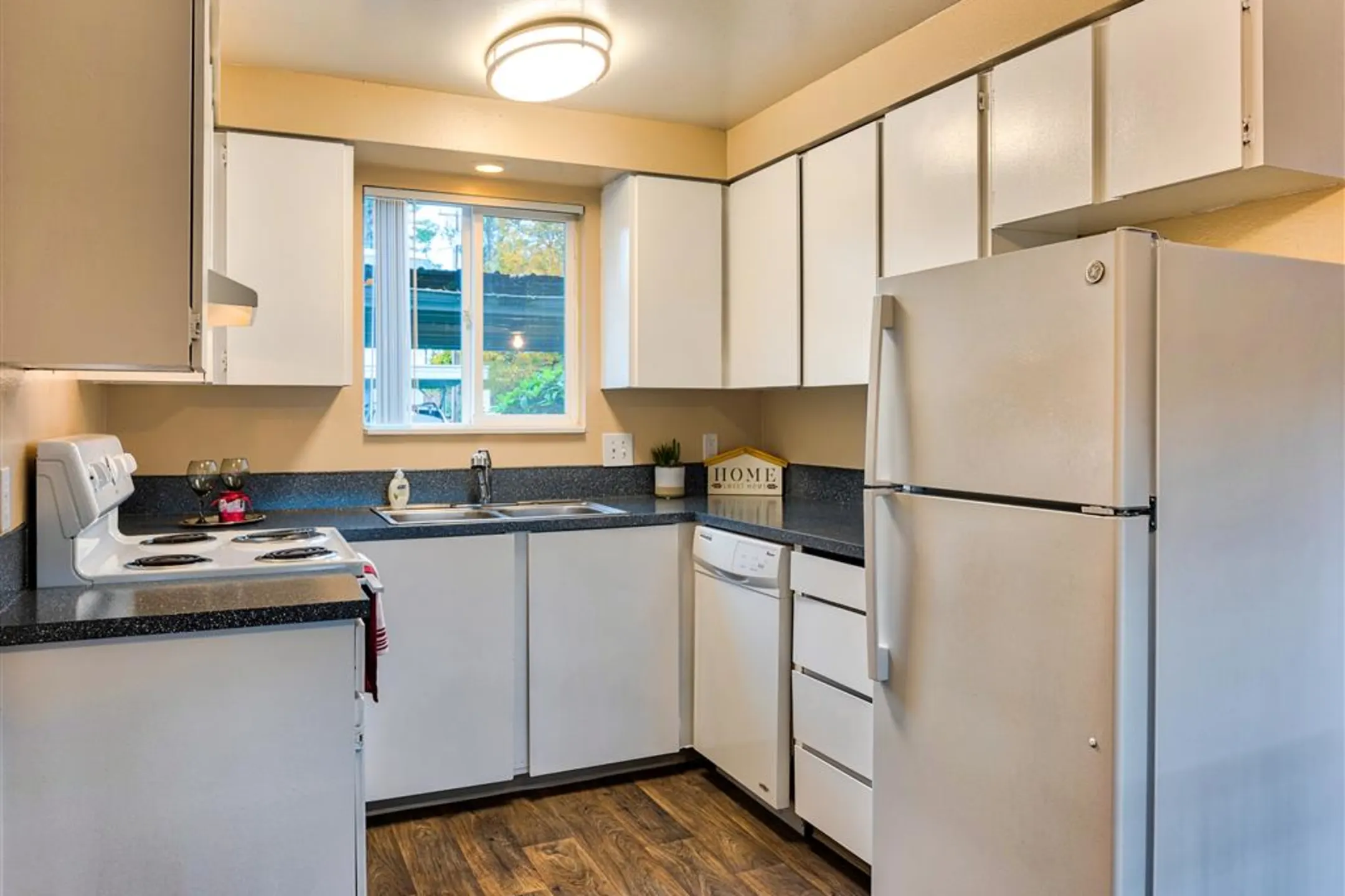 Kitchen - Canby Garden Townhomes - Canby, OR