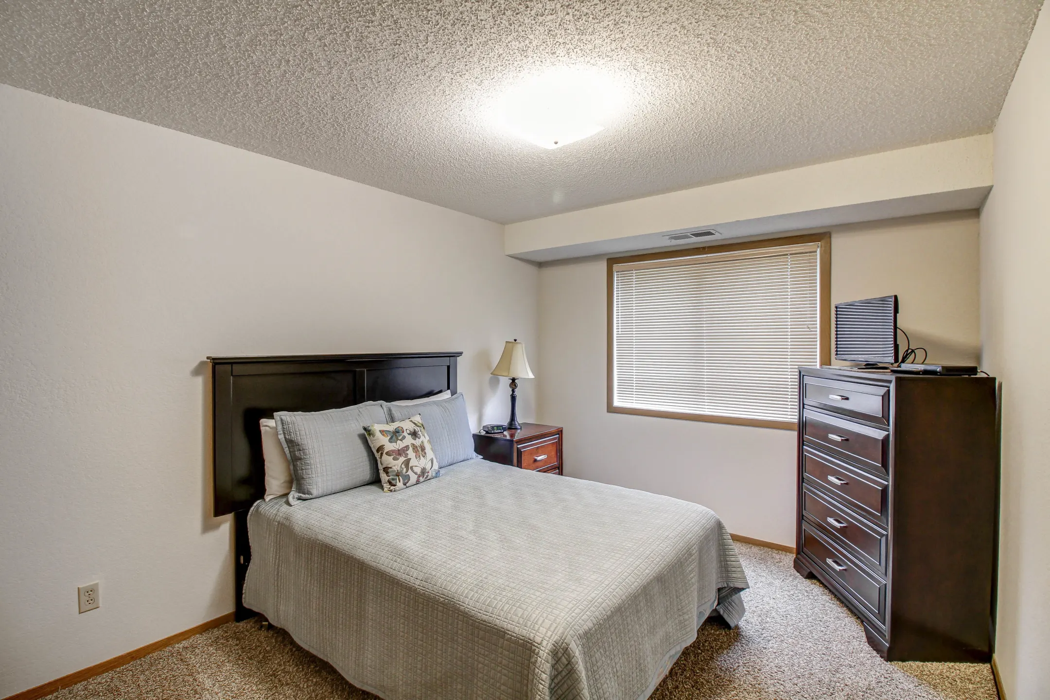 Bedroom - Colonial Heights - Lincoln, NE