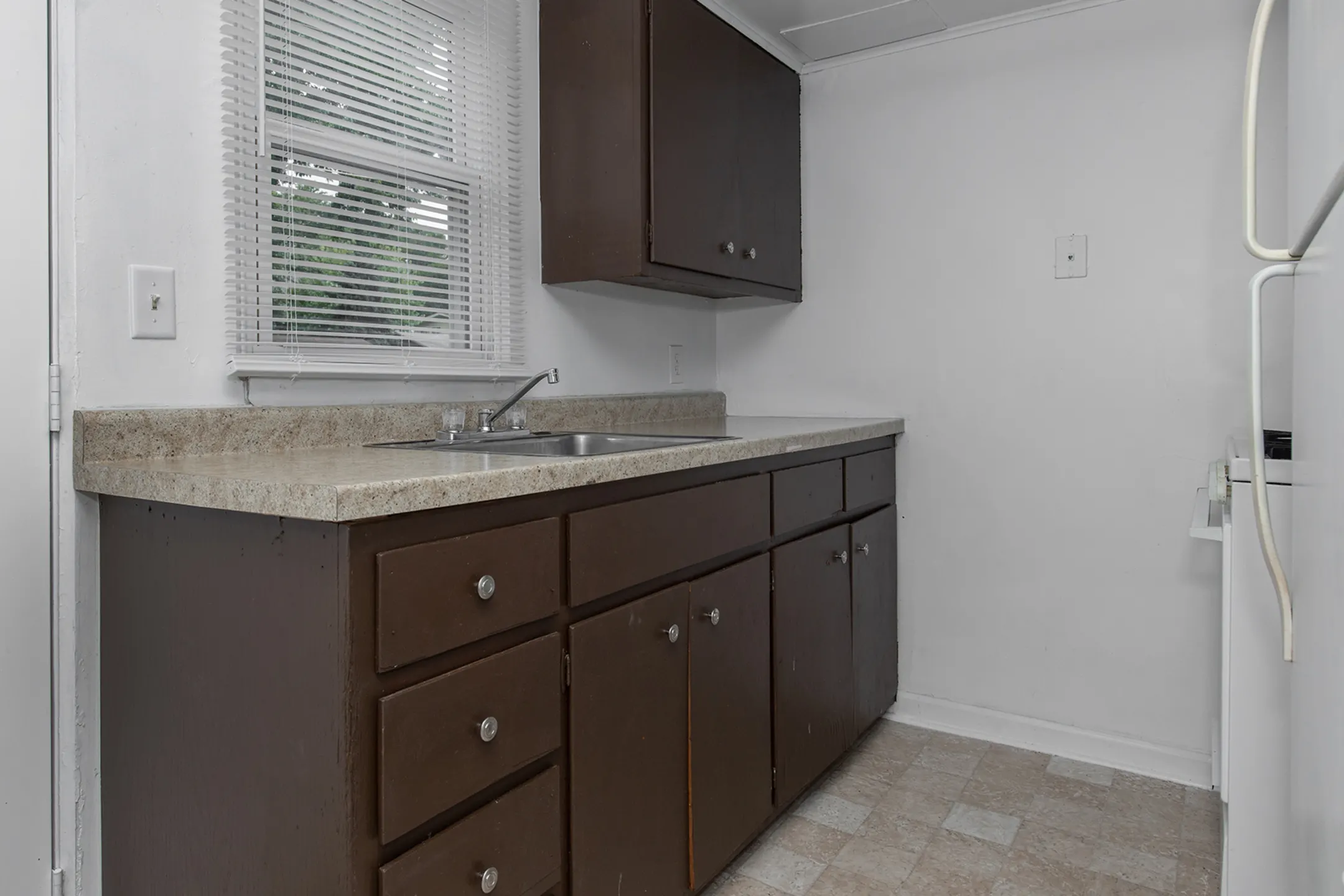 Kitchen - Downtown Town Homes - Bettendorf, IA