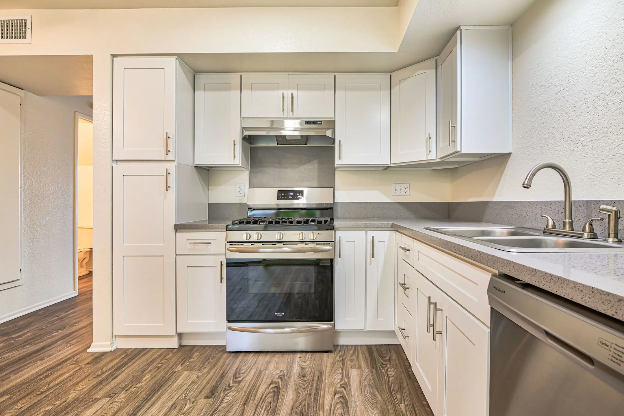 Kitchen - Mission Villa Luxury Townhomes - Ontario, CA