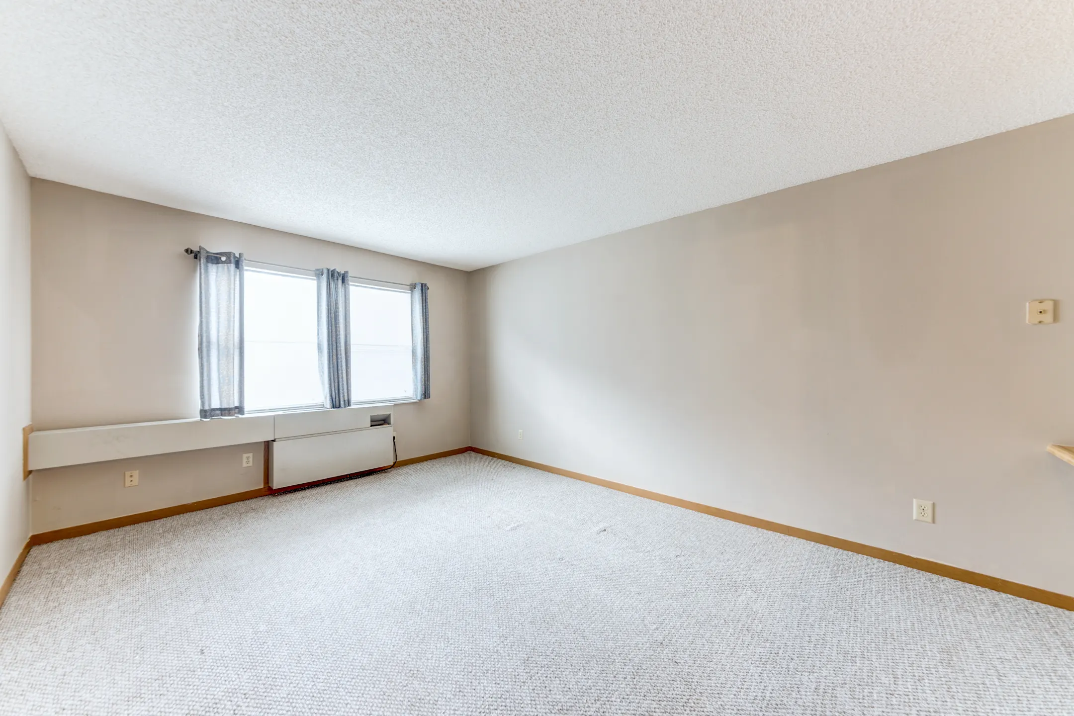 Village Apartments of Hillsboro Senior 300 S. Hamilton Street