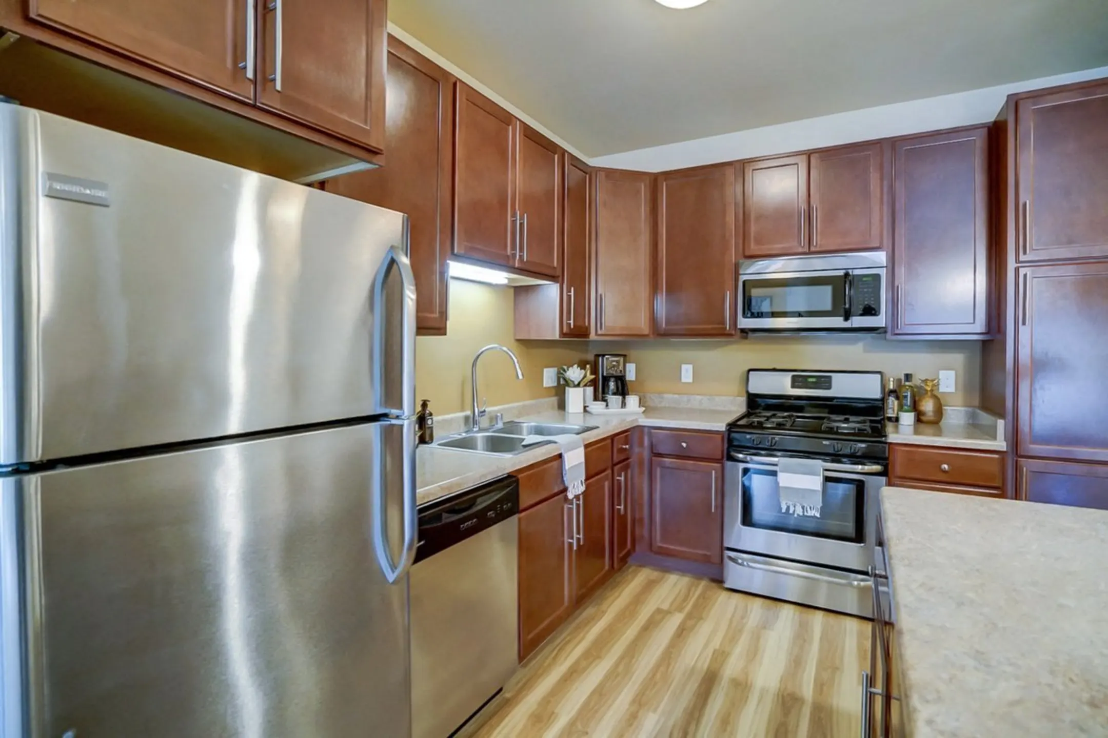 Kitchen - Hercules Trail Apartments - Madison, WI
