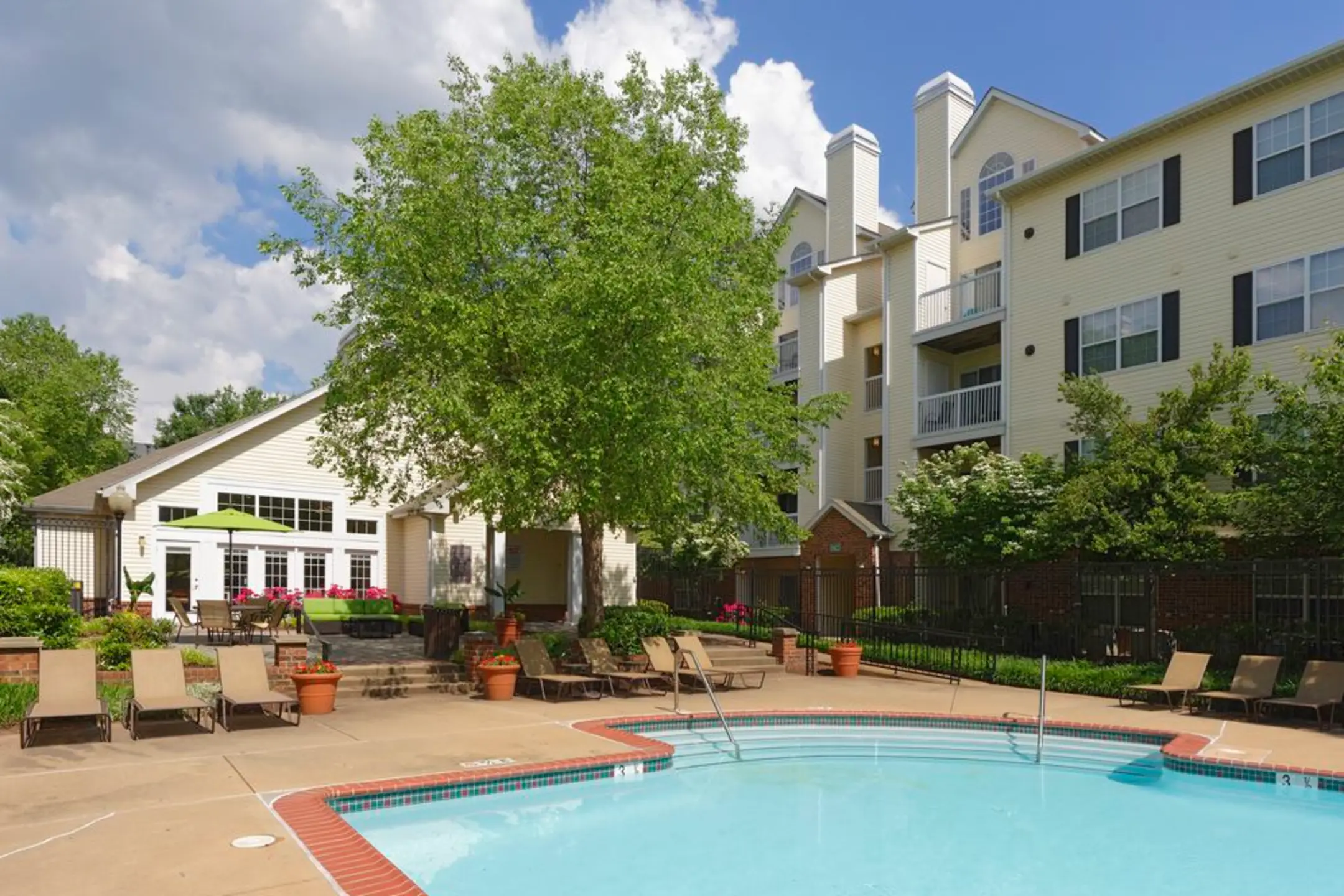 eaves Washingtonian Center Apartments Gaithersburg, MD 20878