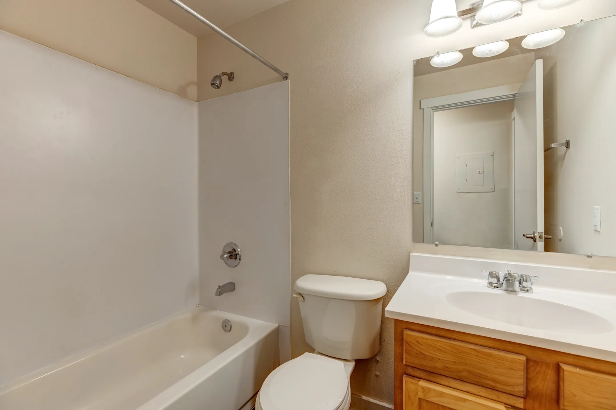 Beaver Creek and Beaver Cove Apartments Apartments Lynnwood, WA 98036