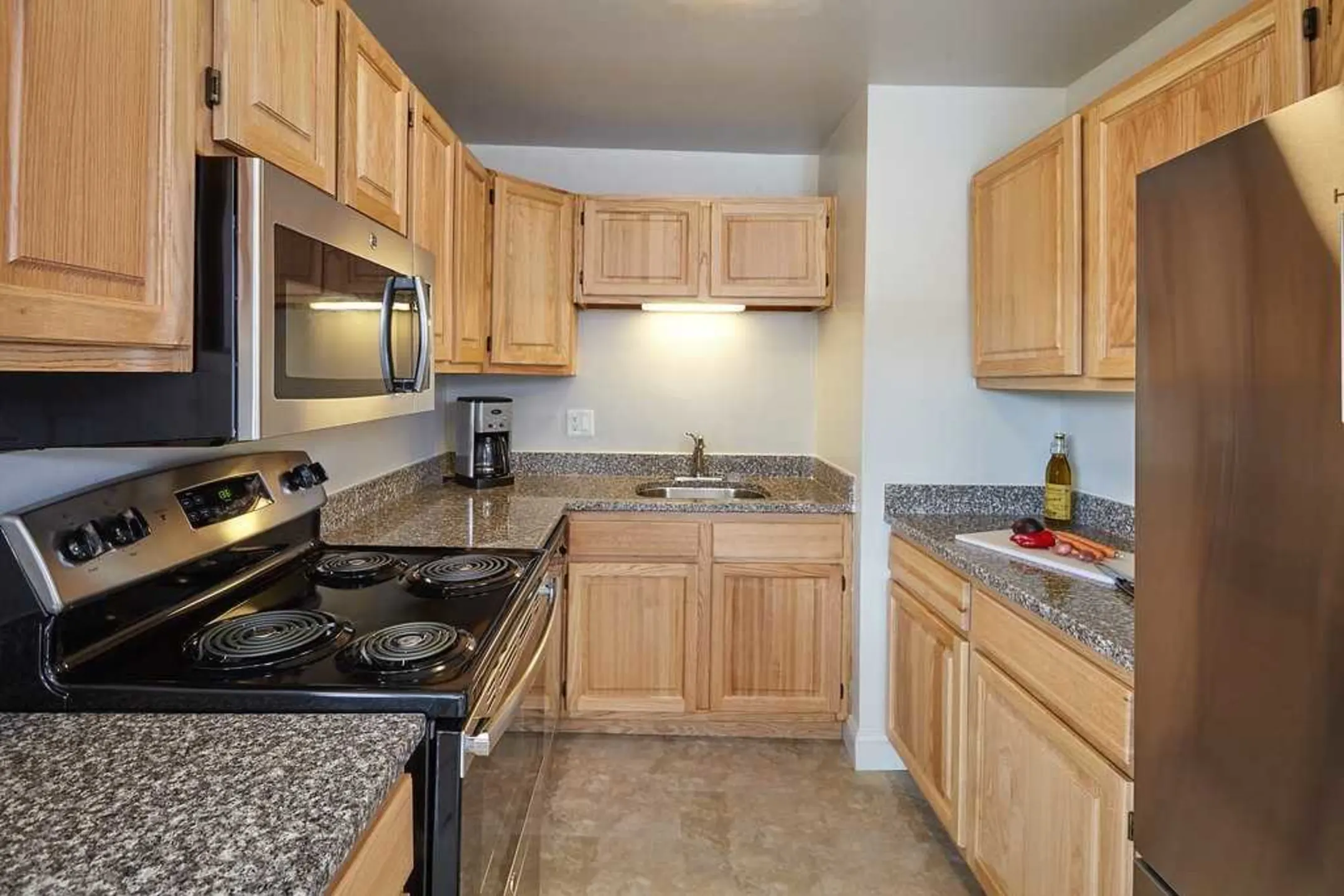 Kitchen - Dutchess Apartments - Poughkeepsie, NY