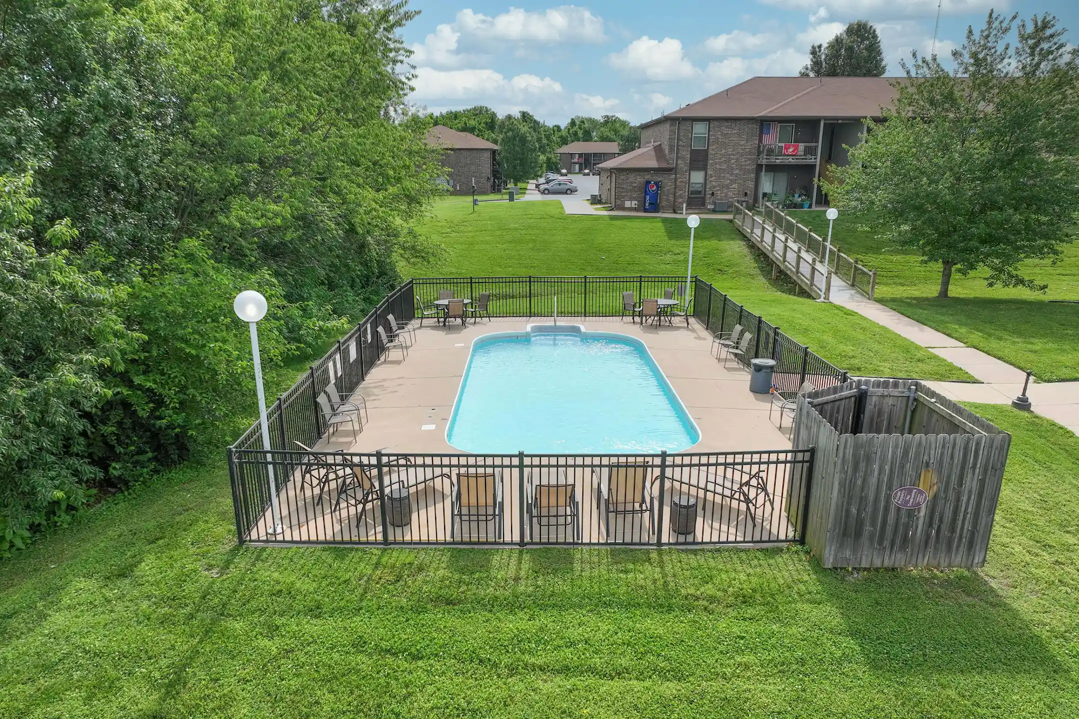 Pool - Park Place Apartments - Springfield, MO