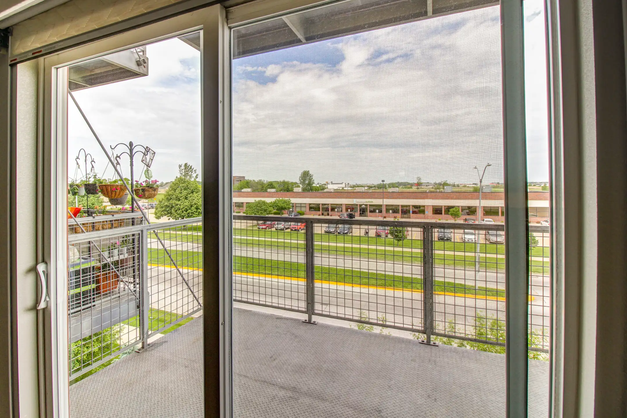 Altoona Towers Apartments Altoona, IA 50009