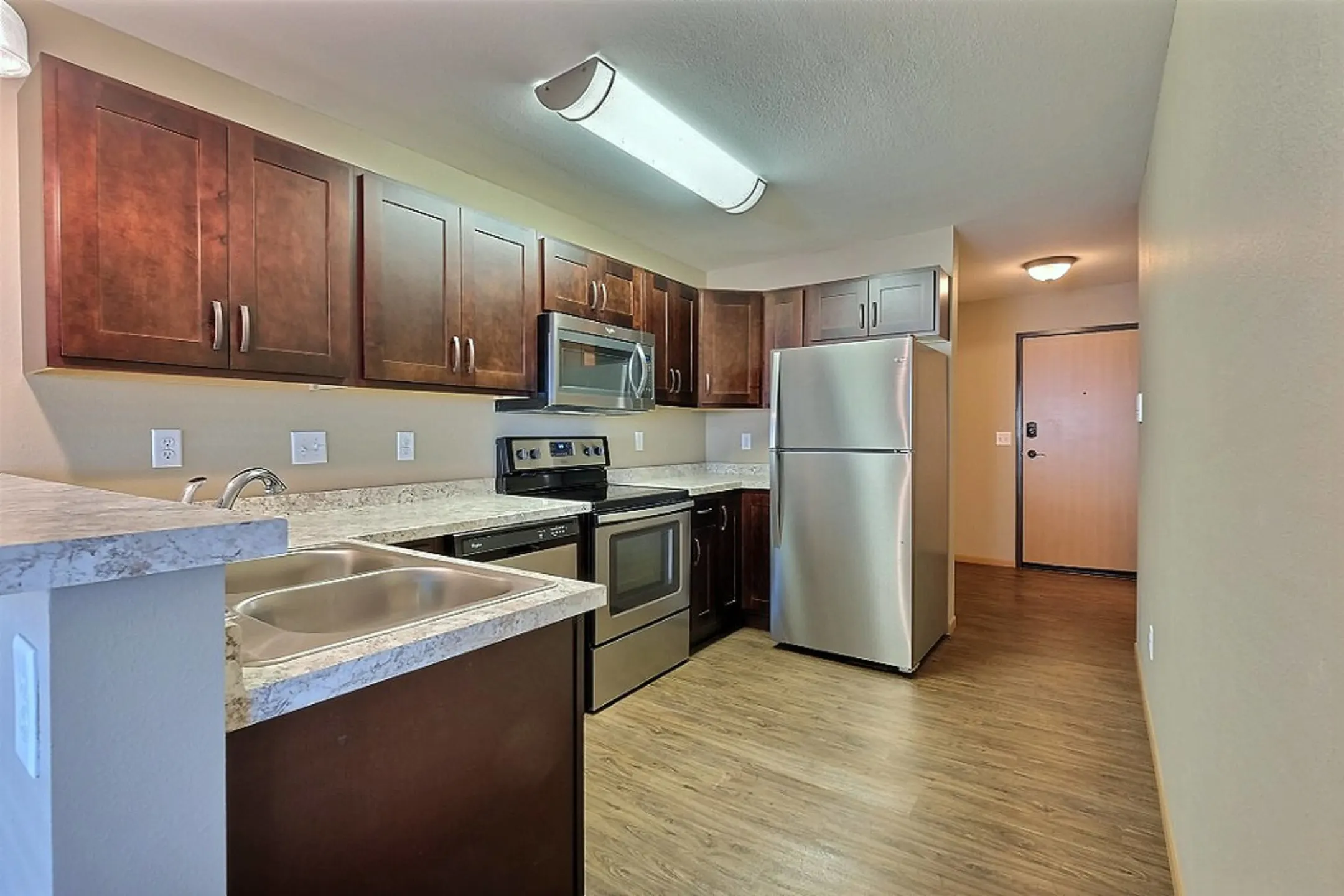 Kitchen - Urban Plains Apartments - Fargo, ND