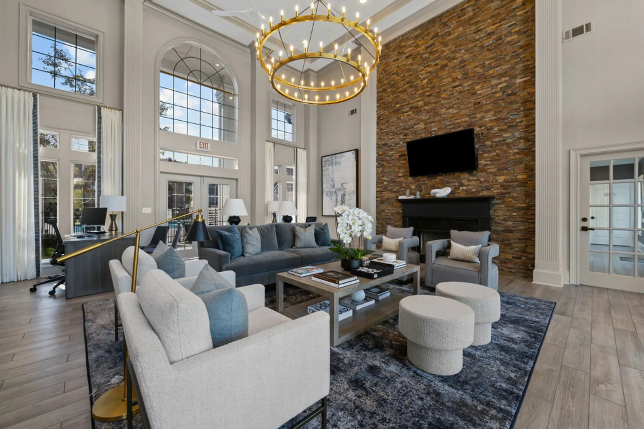 Living Room - Crowne at the Summit - Louisville, KY