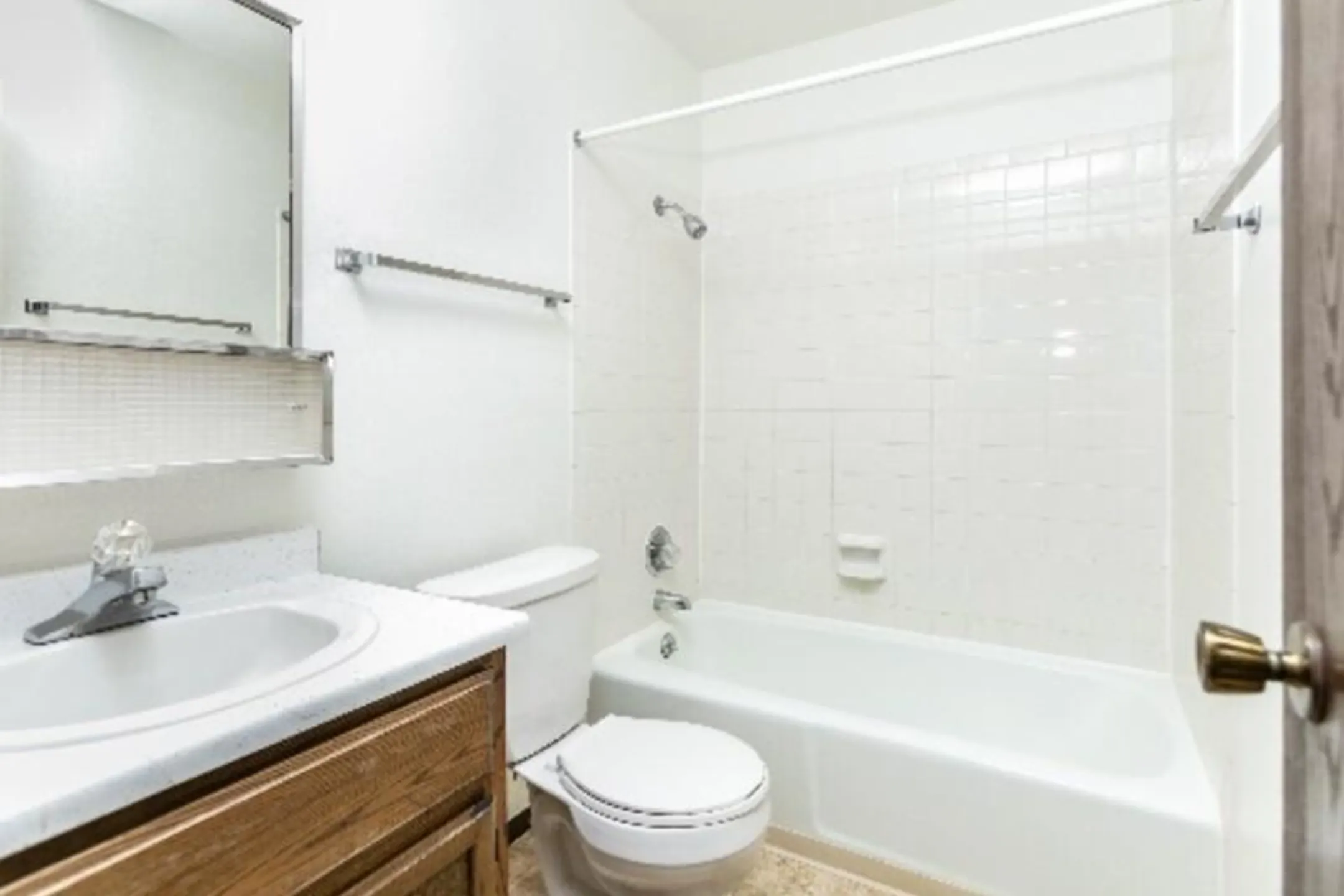 Bathroom - Foxhill Apartments - Casper, WY