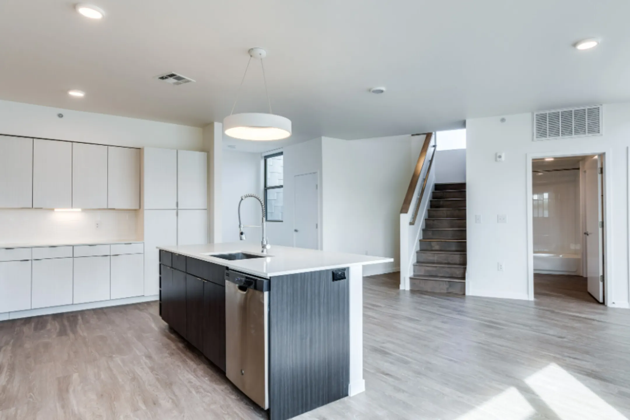 Classen 16 Apartments Oklahoma City, OK 73106