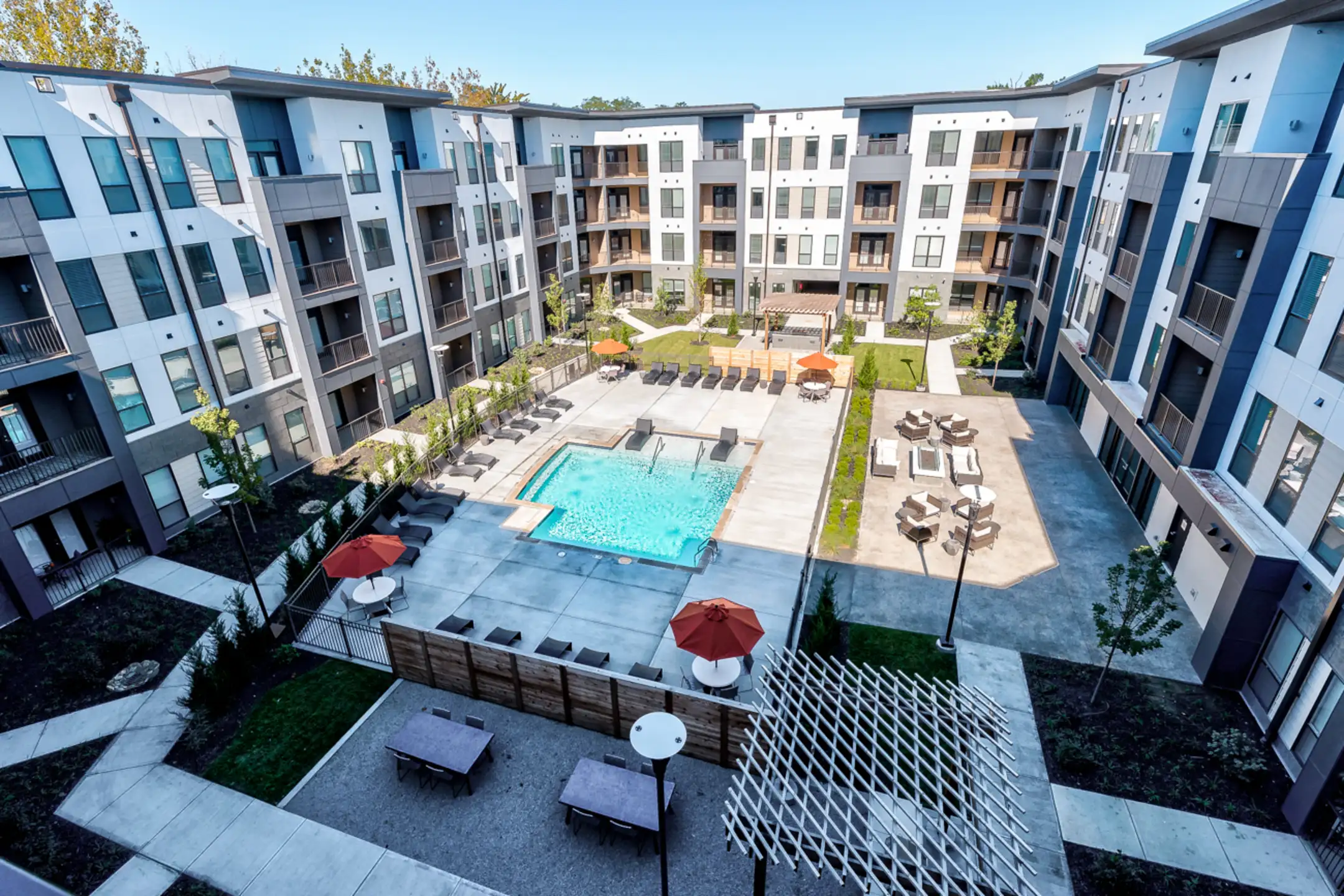 Echelon Luxury Apartments 4345 Glen EsteWhithamsville Road