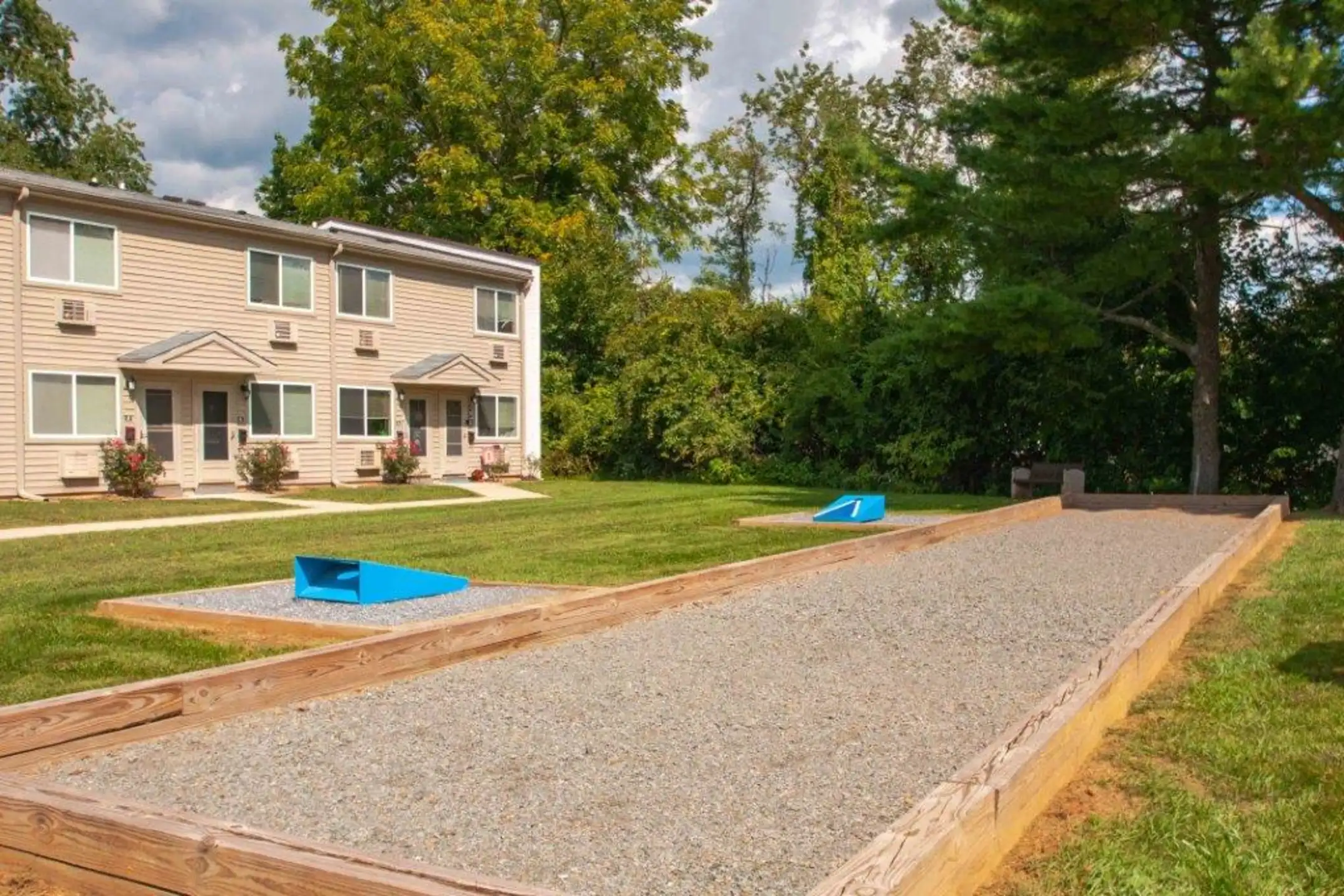 Lincoln Park Apartment Homes 1342 W Wyomissing Ct. Apt. B West Lawn