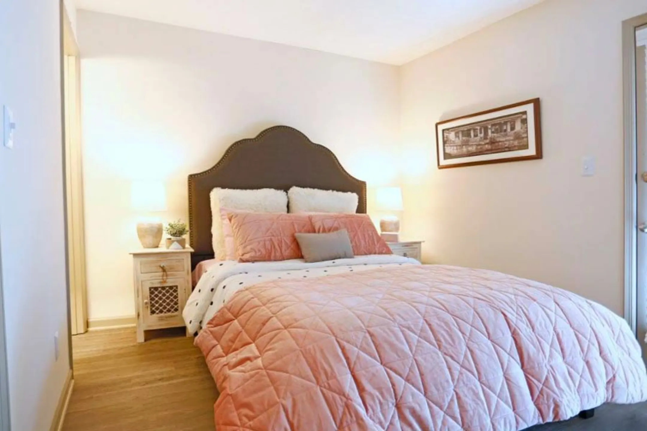 Enclave At Oakhurst 1639 Chippendale Rd Charlotte, NC Apartments