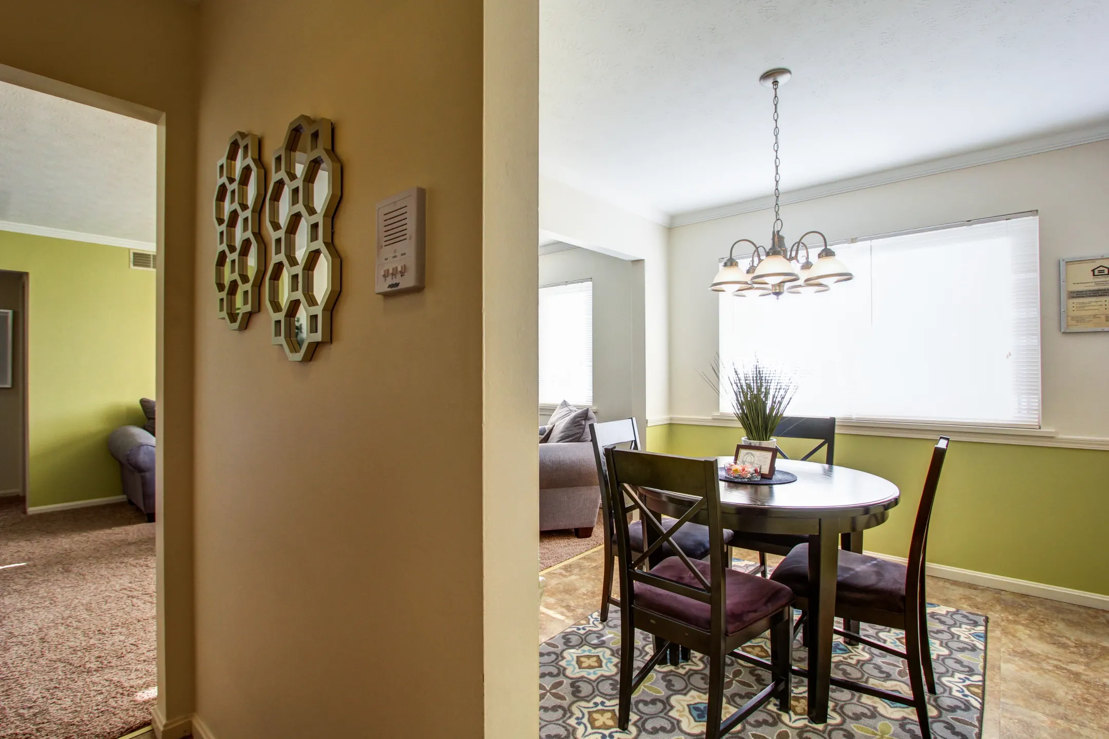 Dining Room - Cambridge Square Apartments - Youngstown, OH