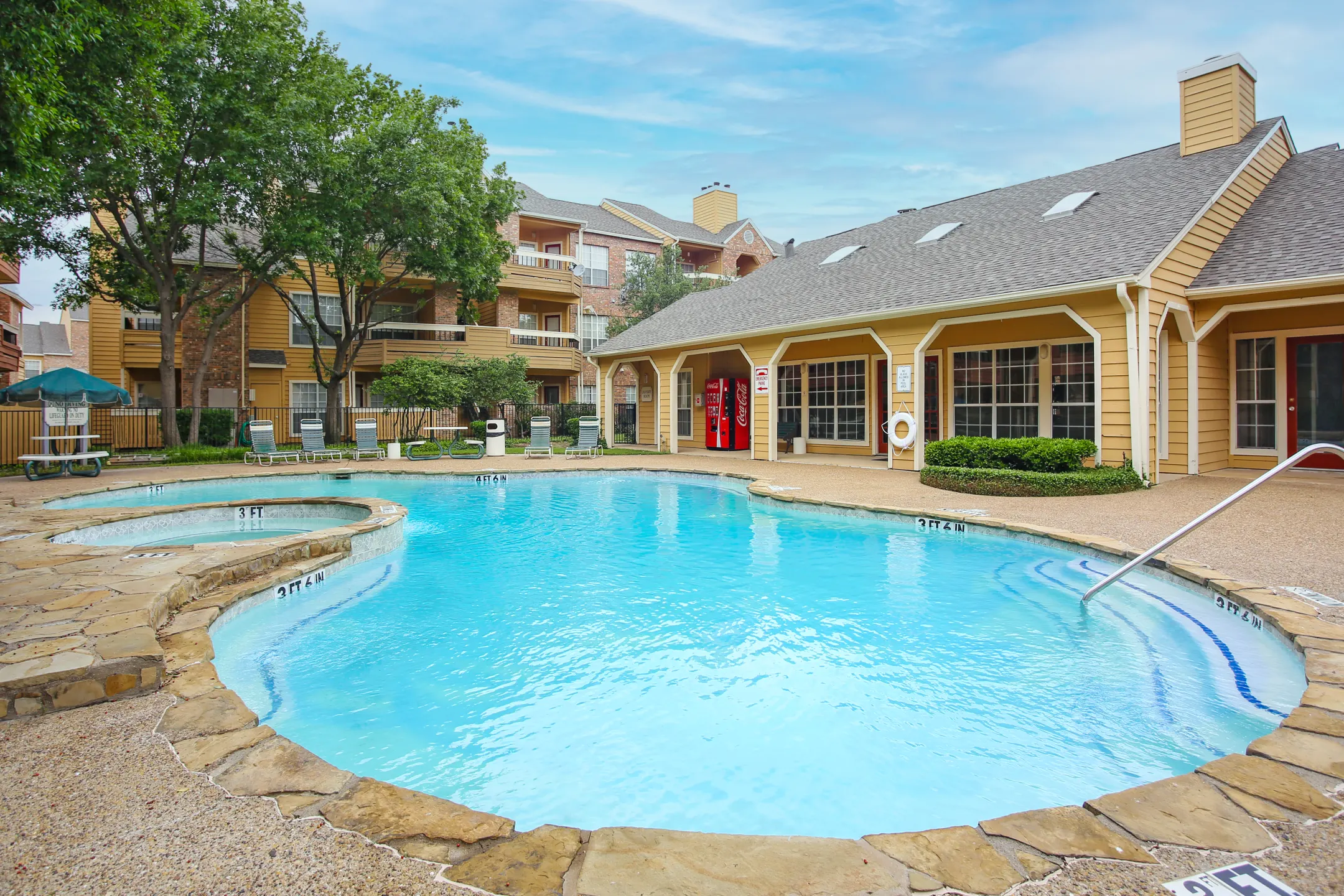 Pool - Huntington Ridge - Irving, TX