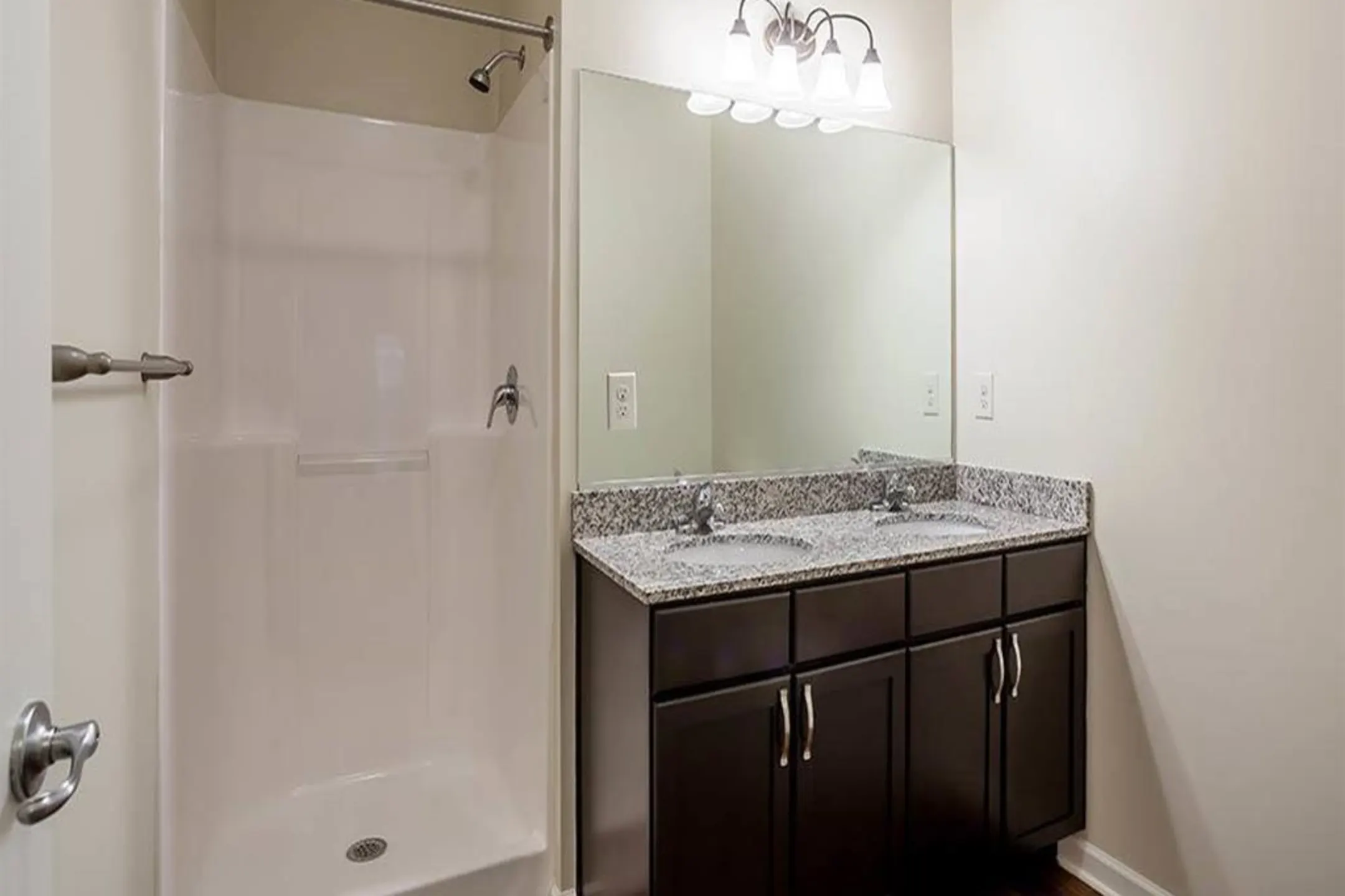 Bathroom - Ethan Pointe Apartments - Rochester, NY