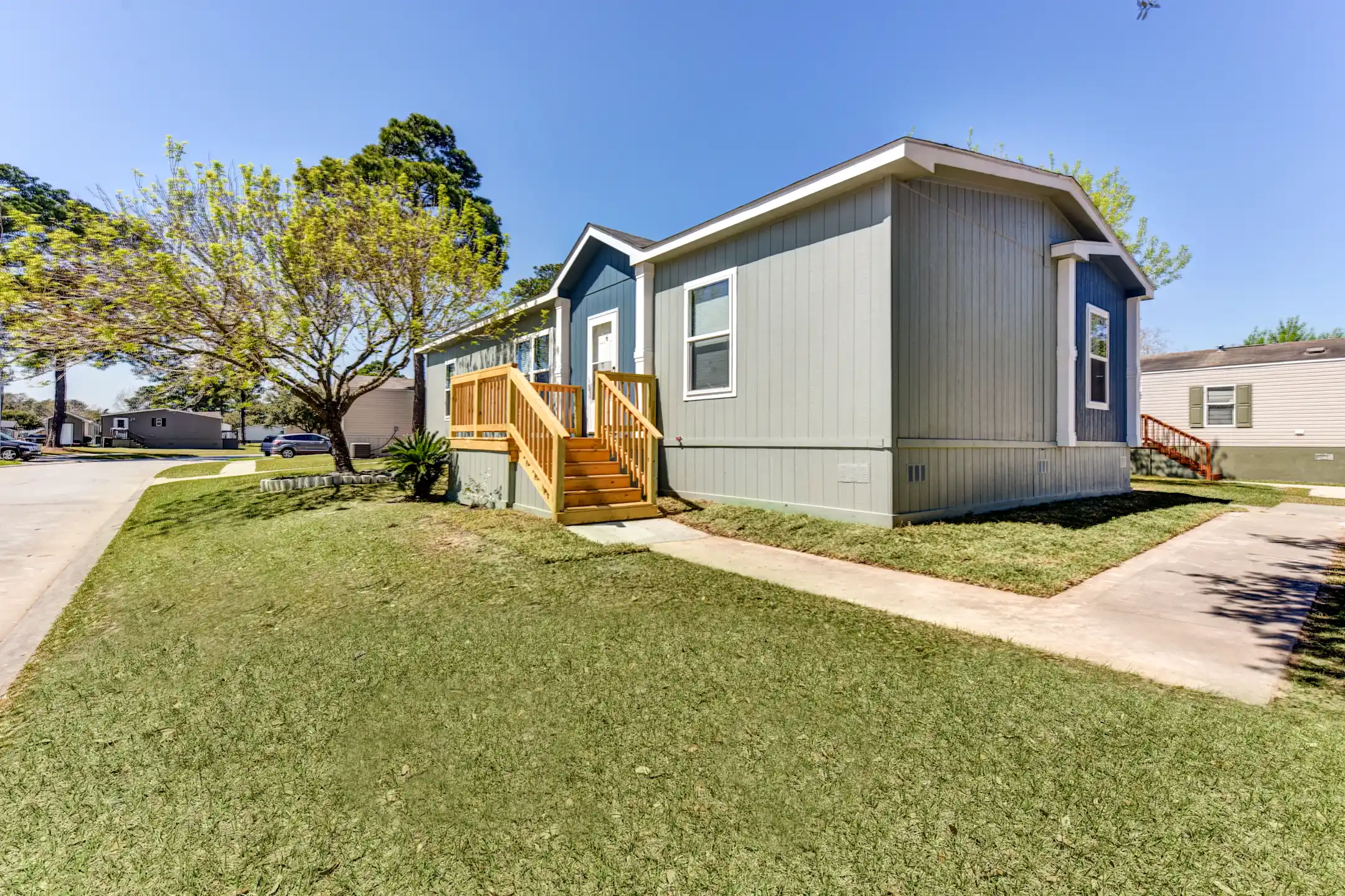 Building - Pine Trace - Houston, TX