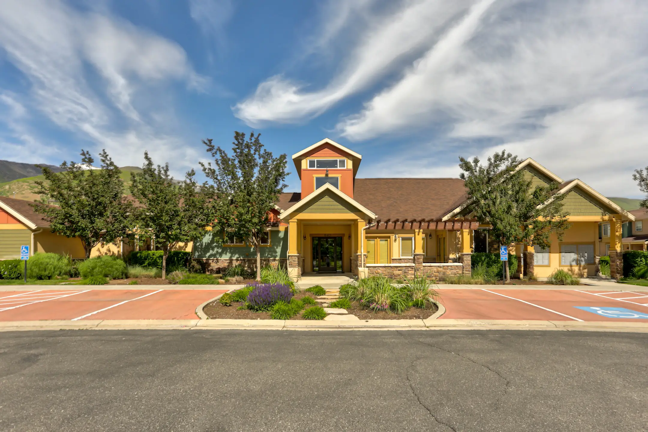 Farmington Crossing 985 W Willow Garden Paseo Farmington, UT