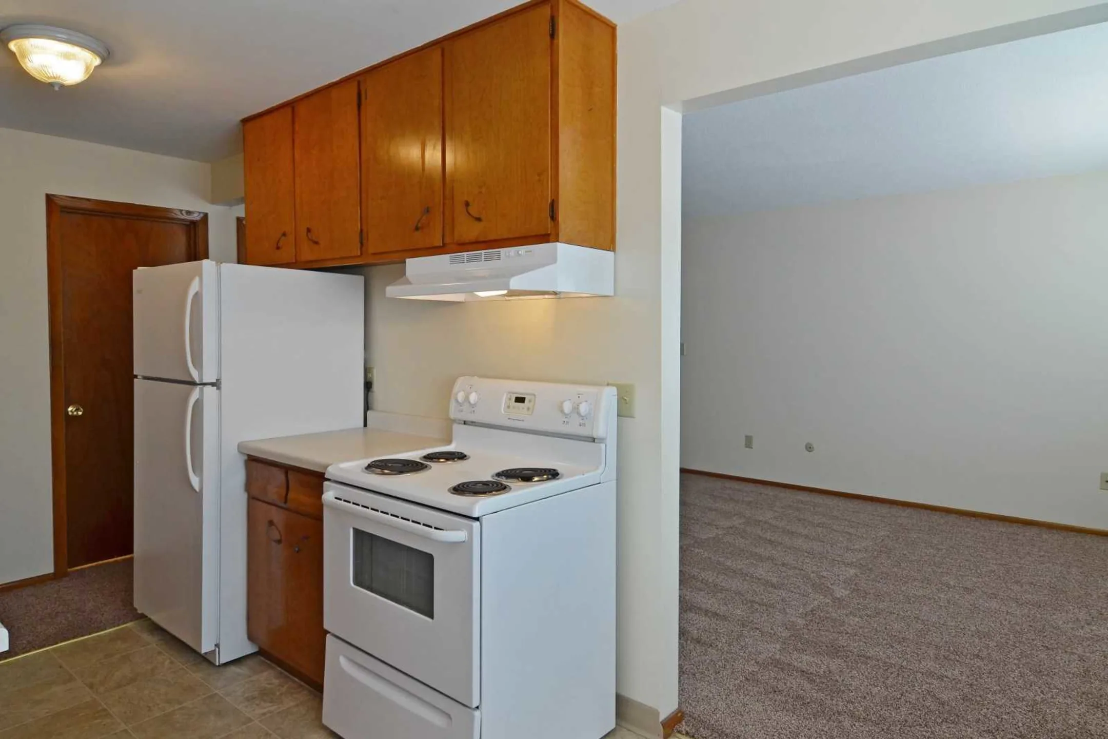 Kitchen - Davern Park Apartments - Saint Paul, MN