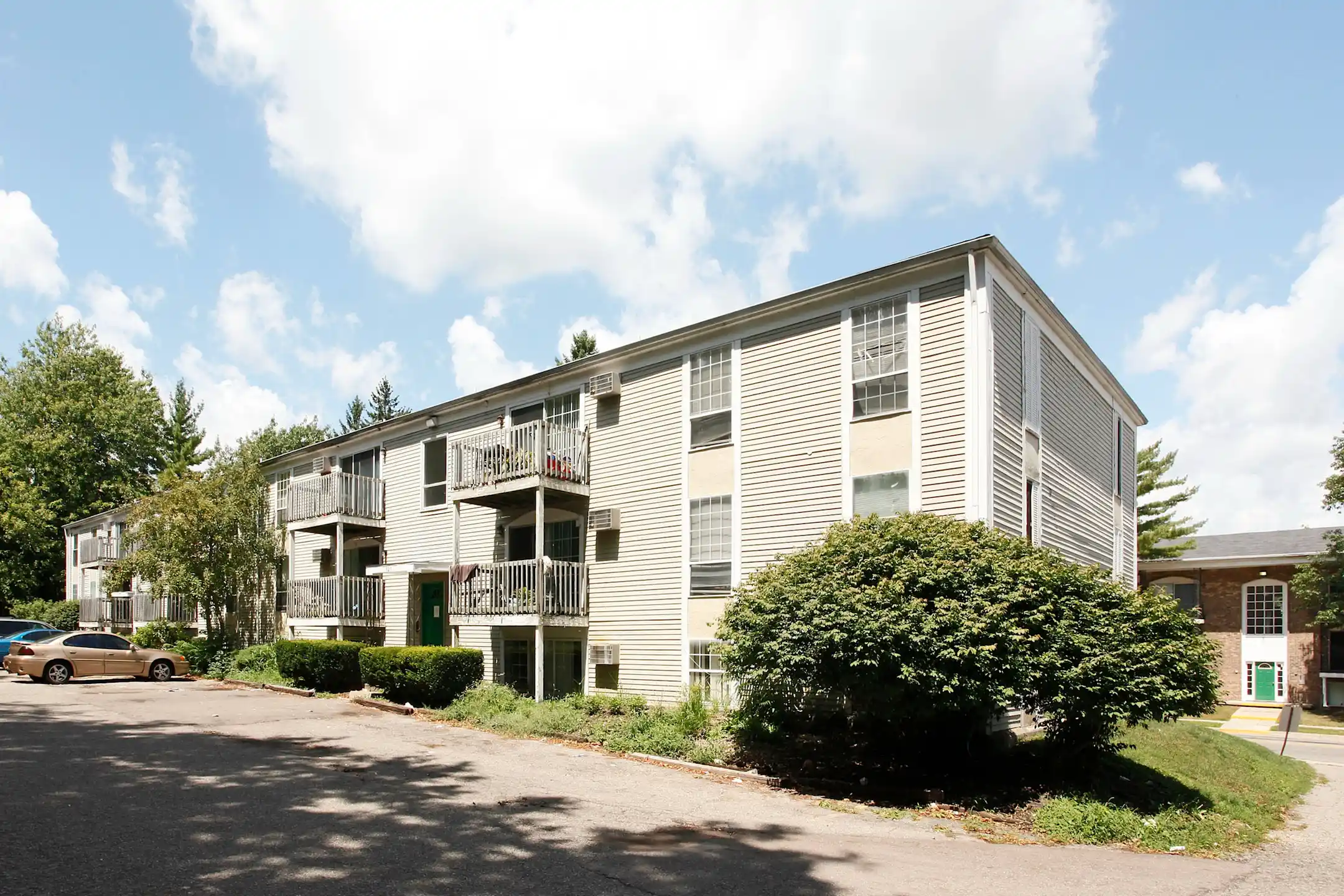 Baltic Flatz 1001 West Cavanaugh Road Lansing, MI Apartments for
