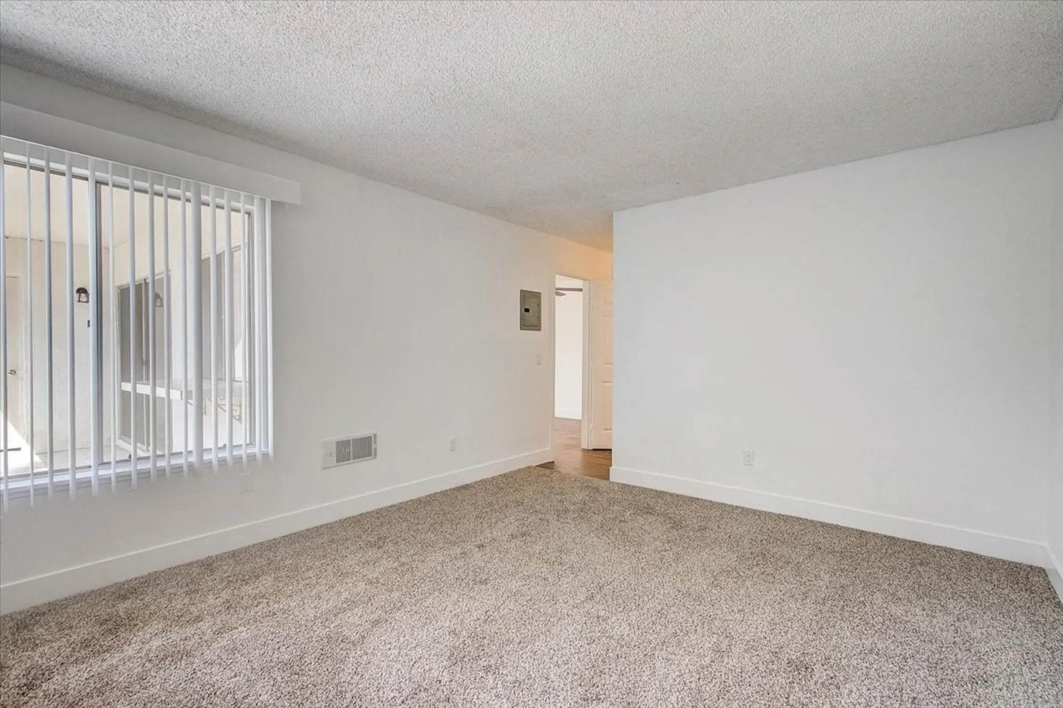 El Cordova Apartments 950 E Del Amo Blvd Carson, CA Apartments for