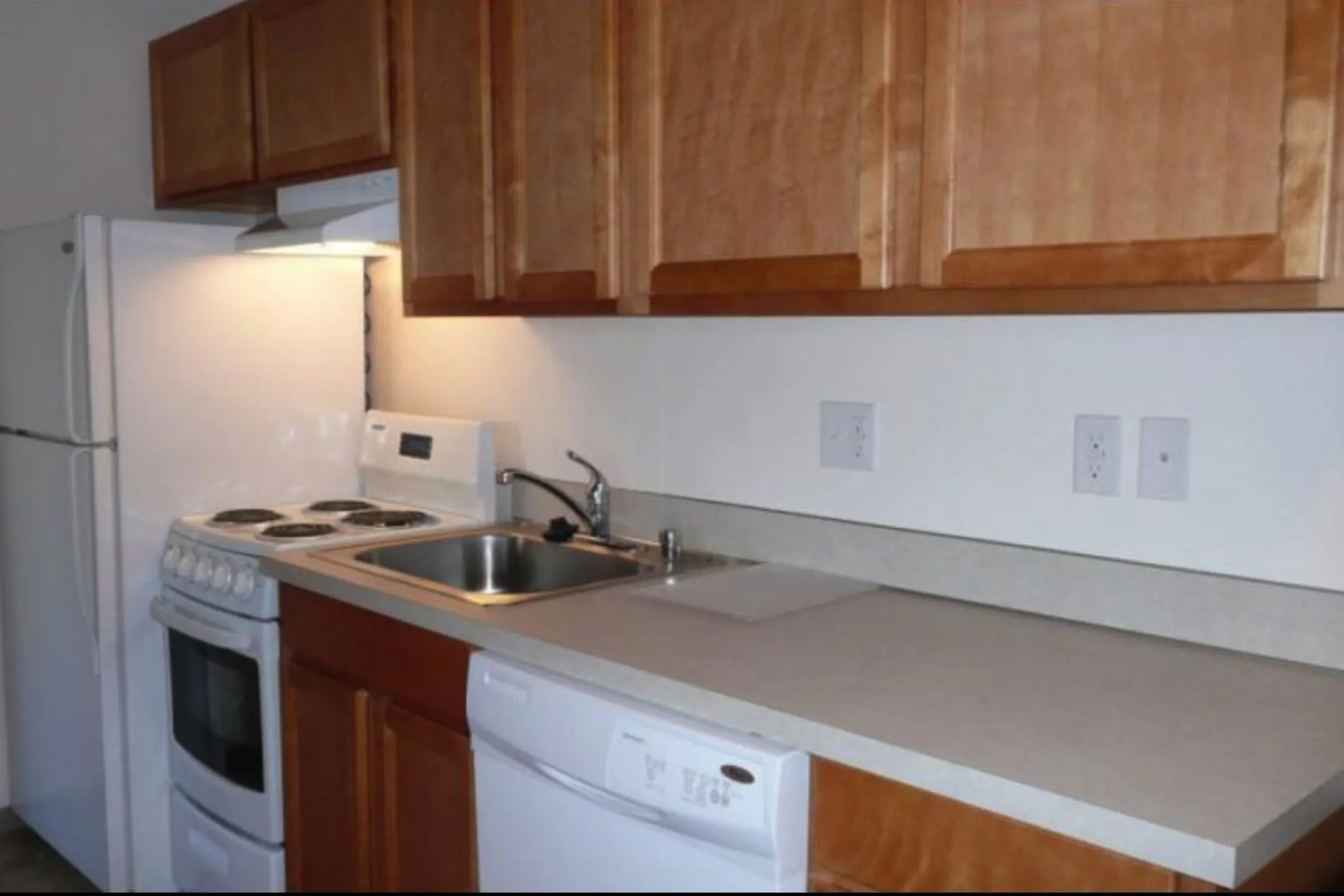 Kitchen - The Village Apartments - Lakewood, WA