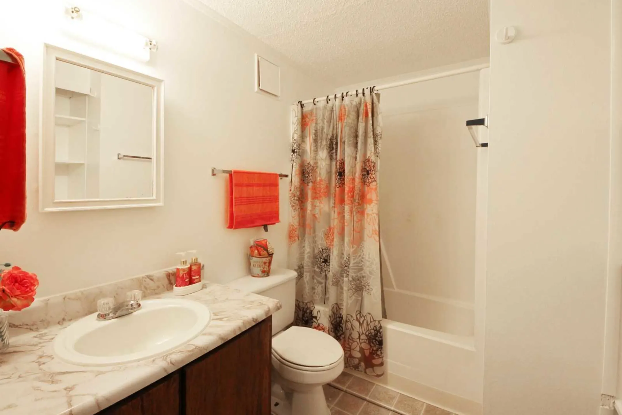 Bathroom - Heatherwood Apartments - Kissimmee, FL
