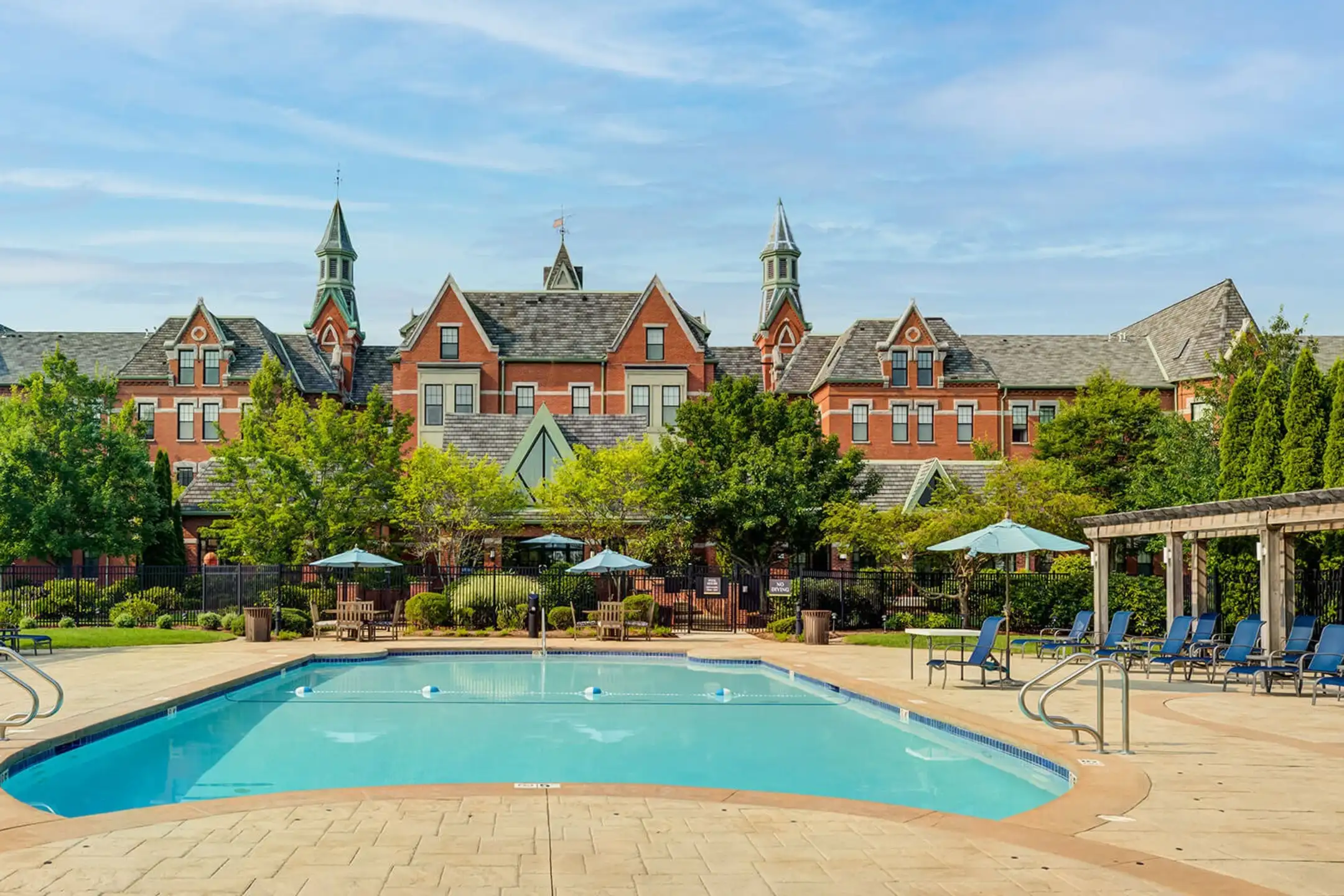 Bradlee Danvers Apartment Homes 1101 Kirkbride Dr Danvers, MA