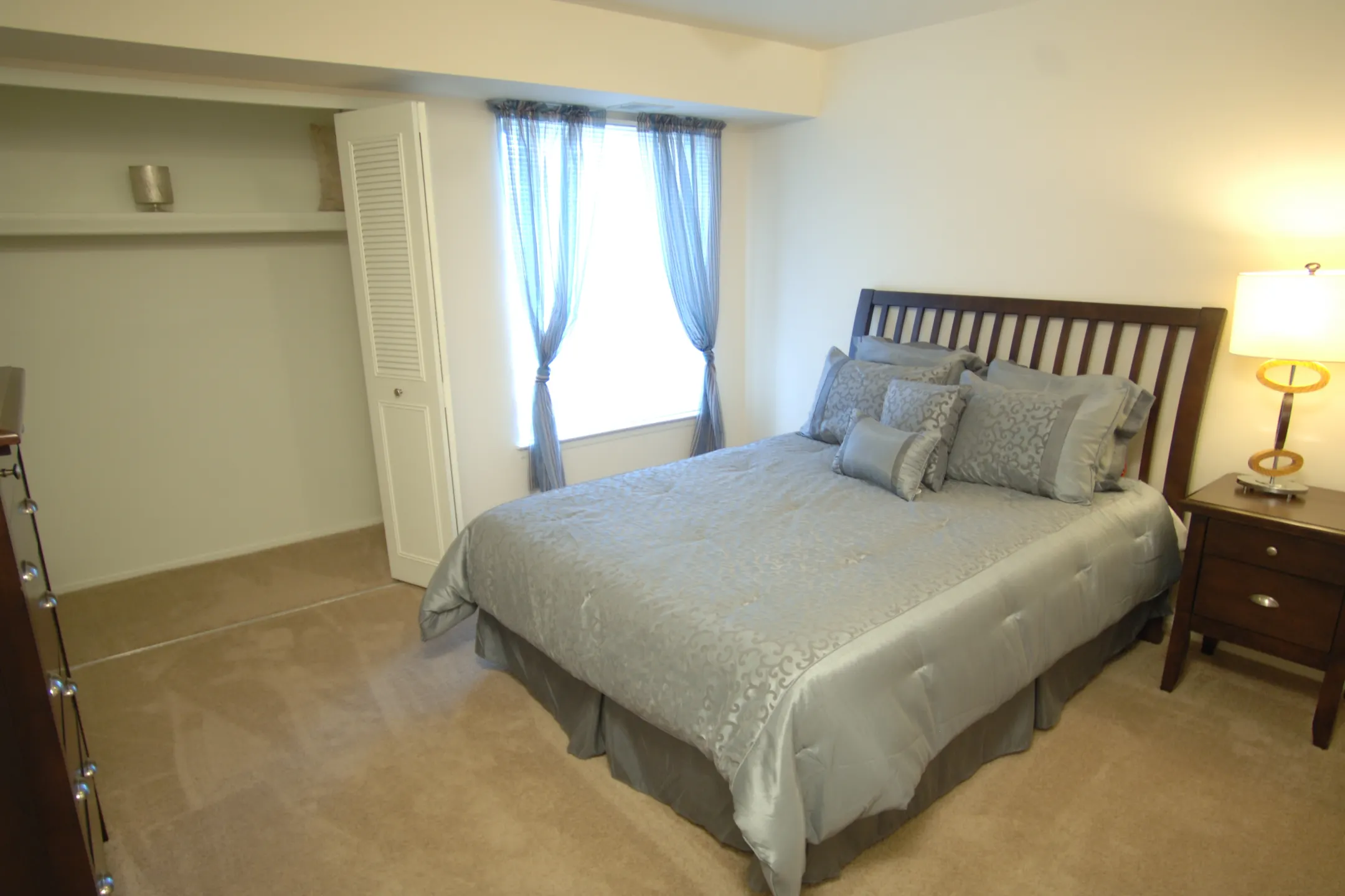 Bedroom - Maple Ridge Apartments - Flint, MI