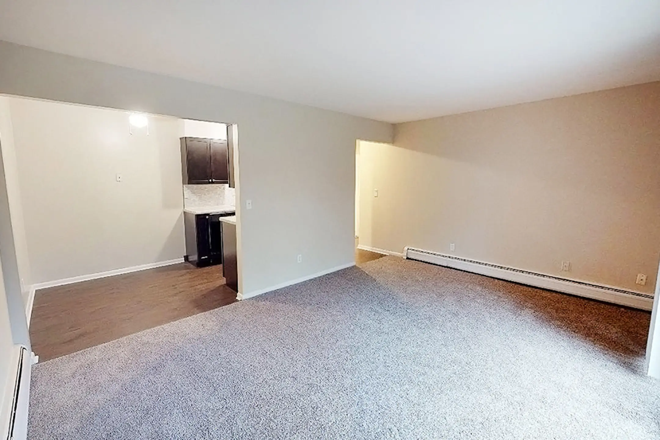 Living Room - Crown Pointe - Covington, KY