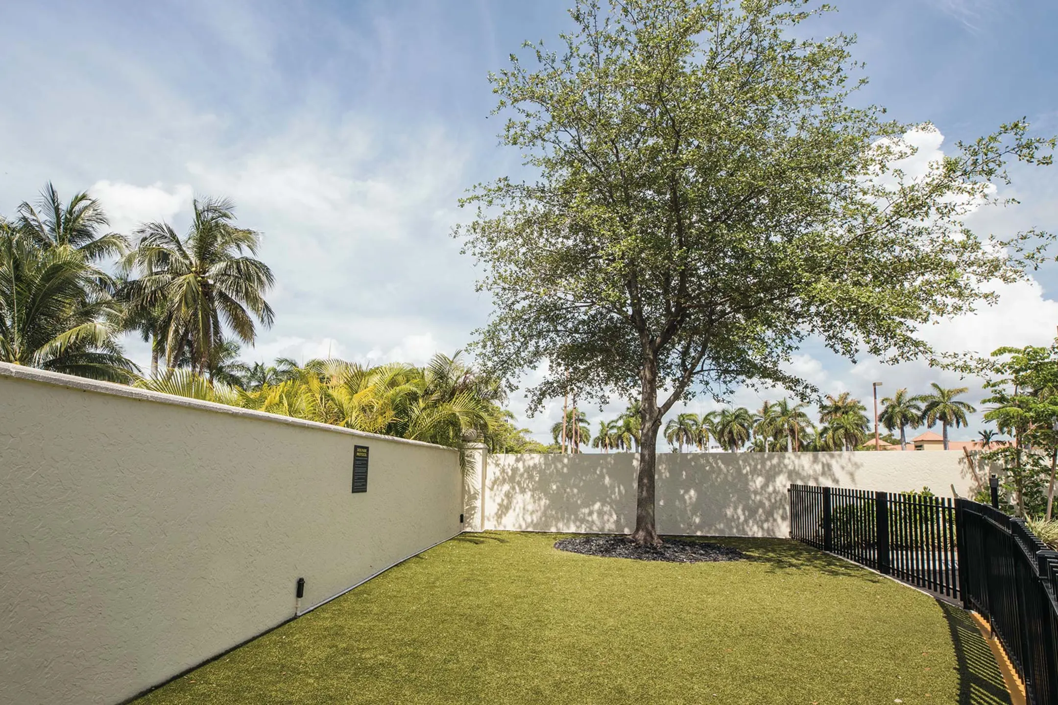 Building - Waterways Village Apartments - Miami, FL