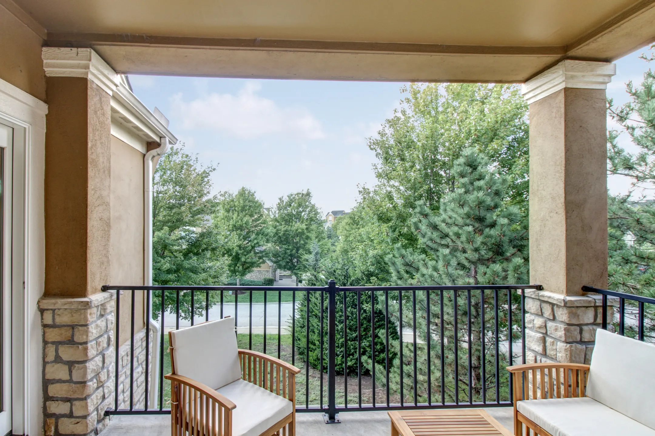 The Mansions at Canyon Creek Apartments Lenexa, KS 66227