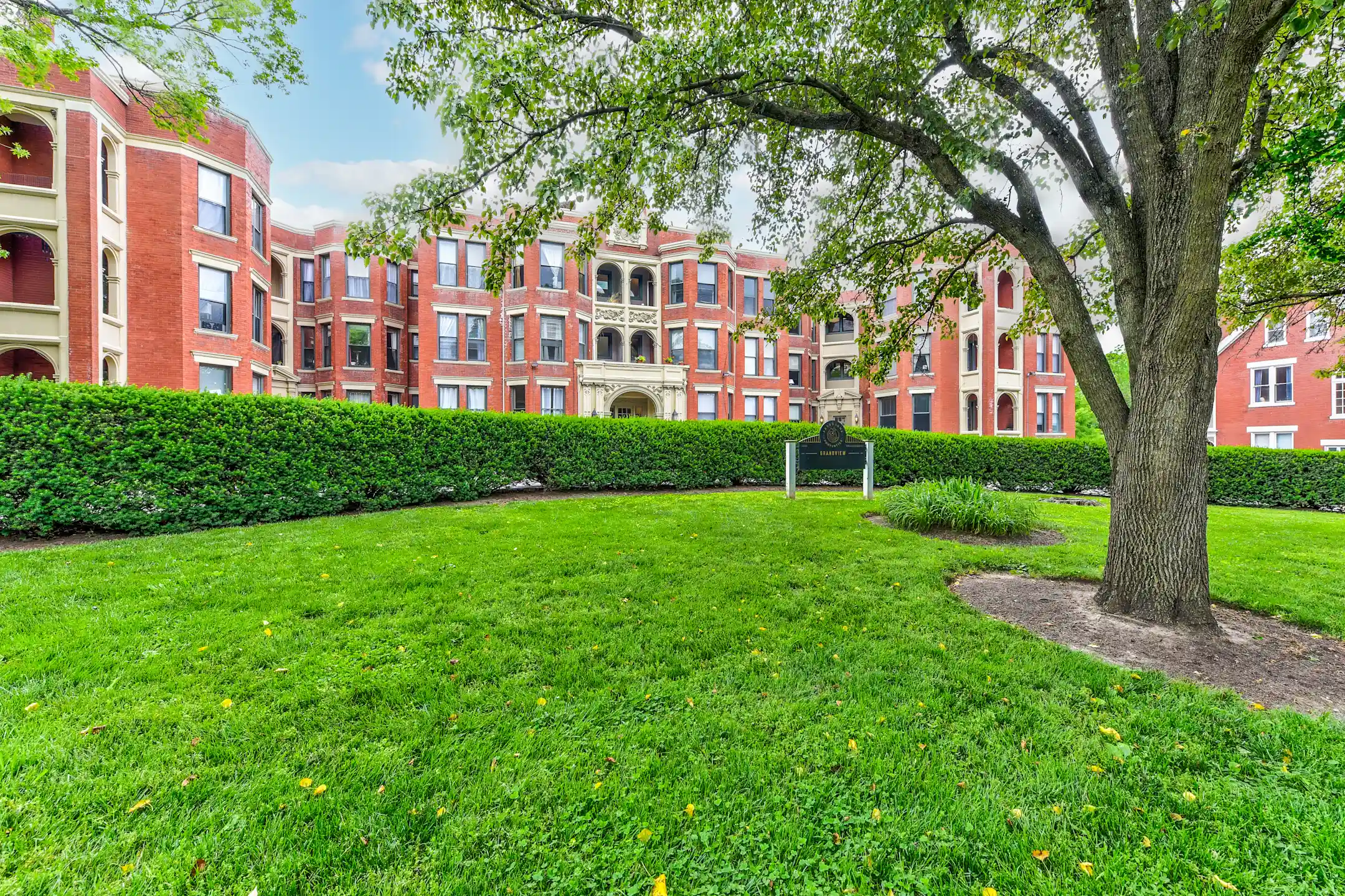 The Grandview 2400 Grandview Ave Cincinnati, OH Apartments for Rent