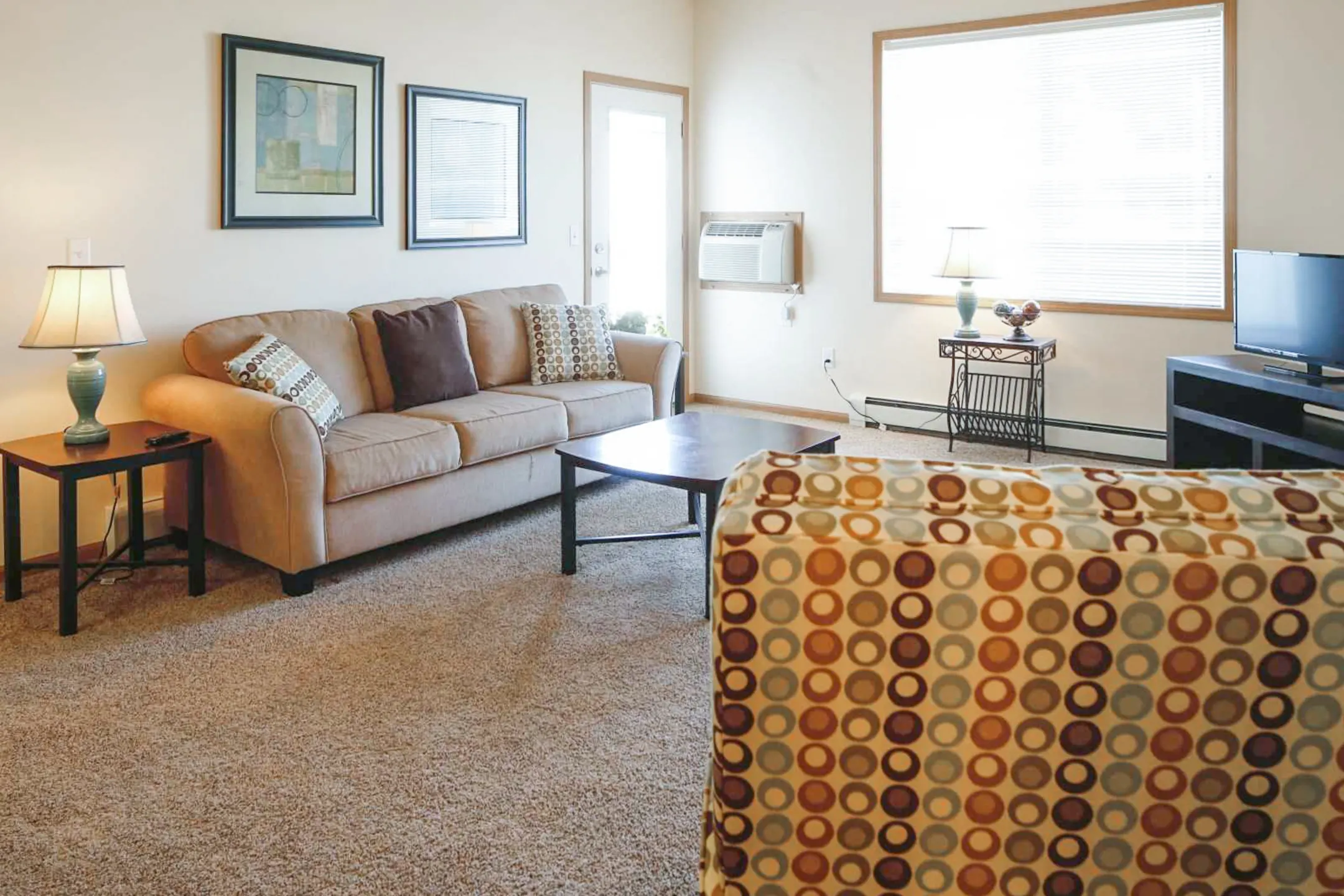 Living Room - Amber Pointe Apartments - Fargo, ND
