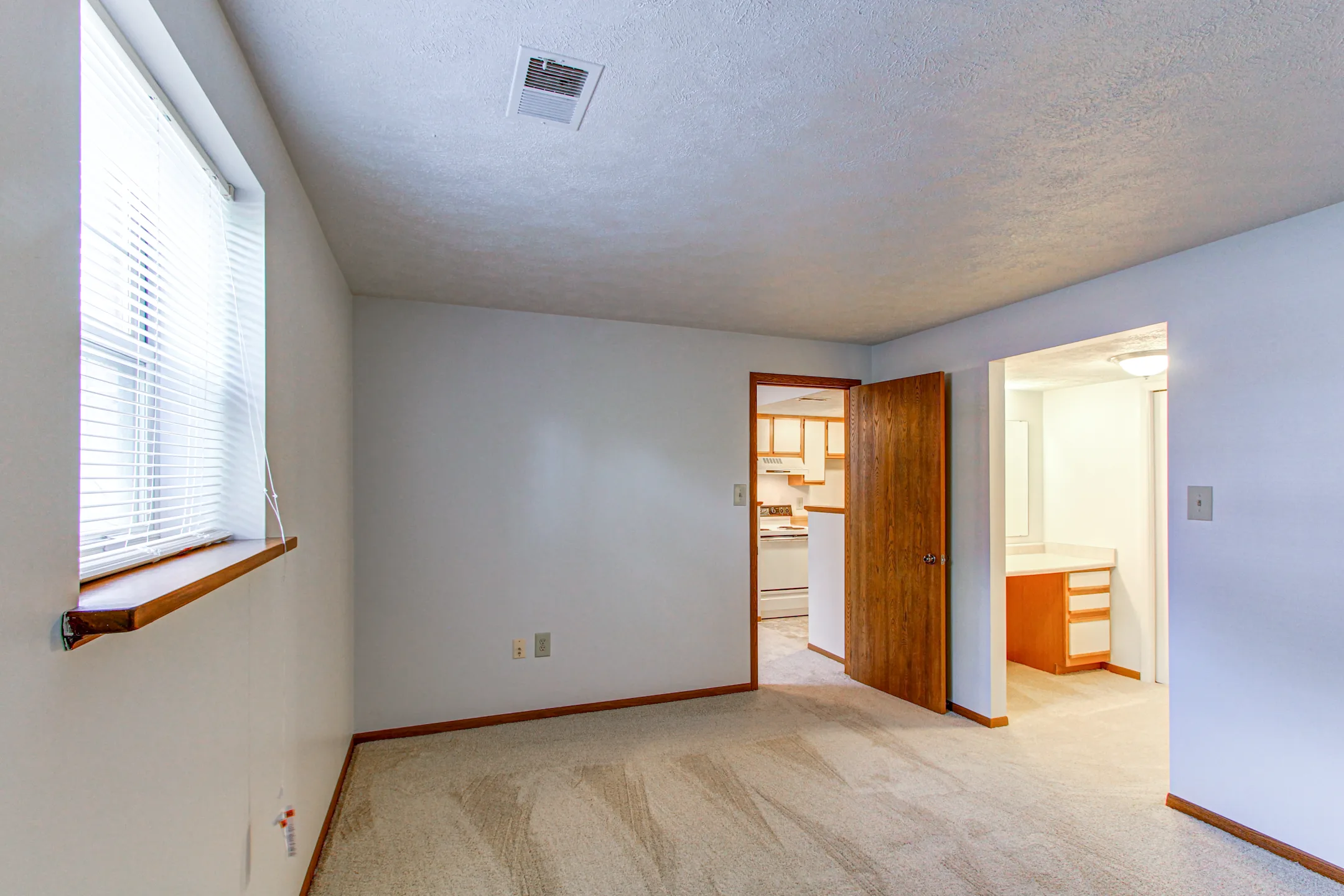 Laurelwood Apartments and Townhomes 401 Collingwood Ct Cranberry