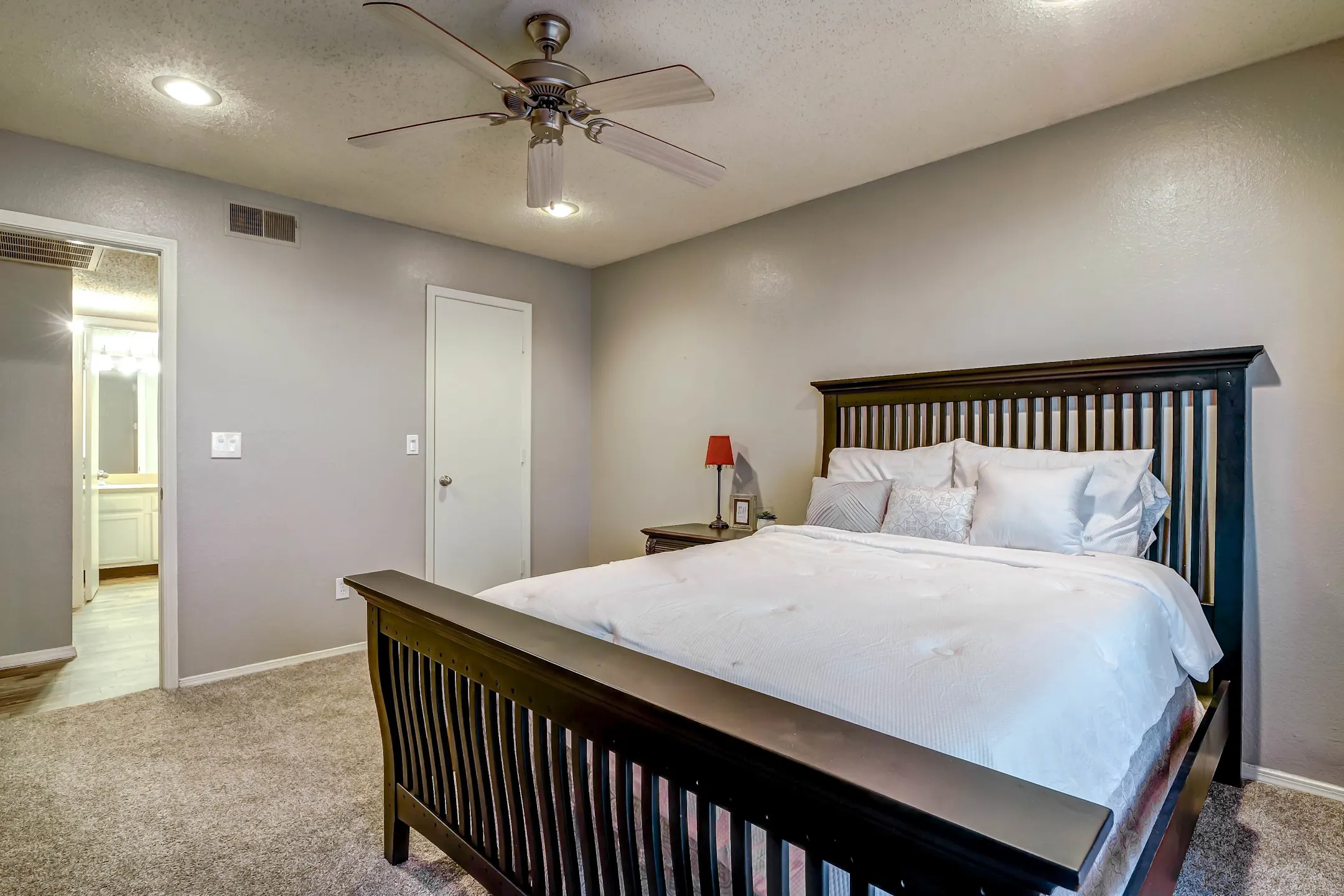 Bedroom - Lincoln Glens Apartments - Tulsa, OK