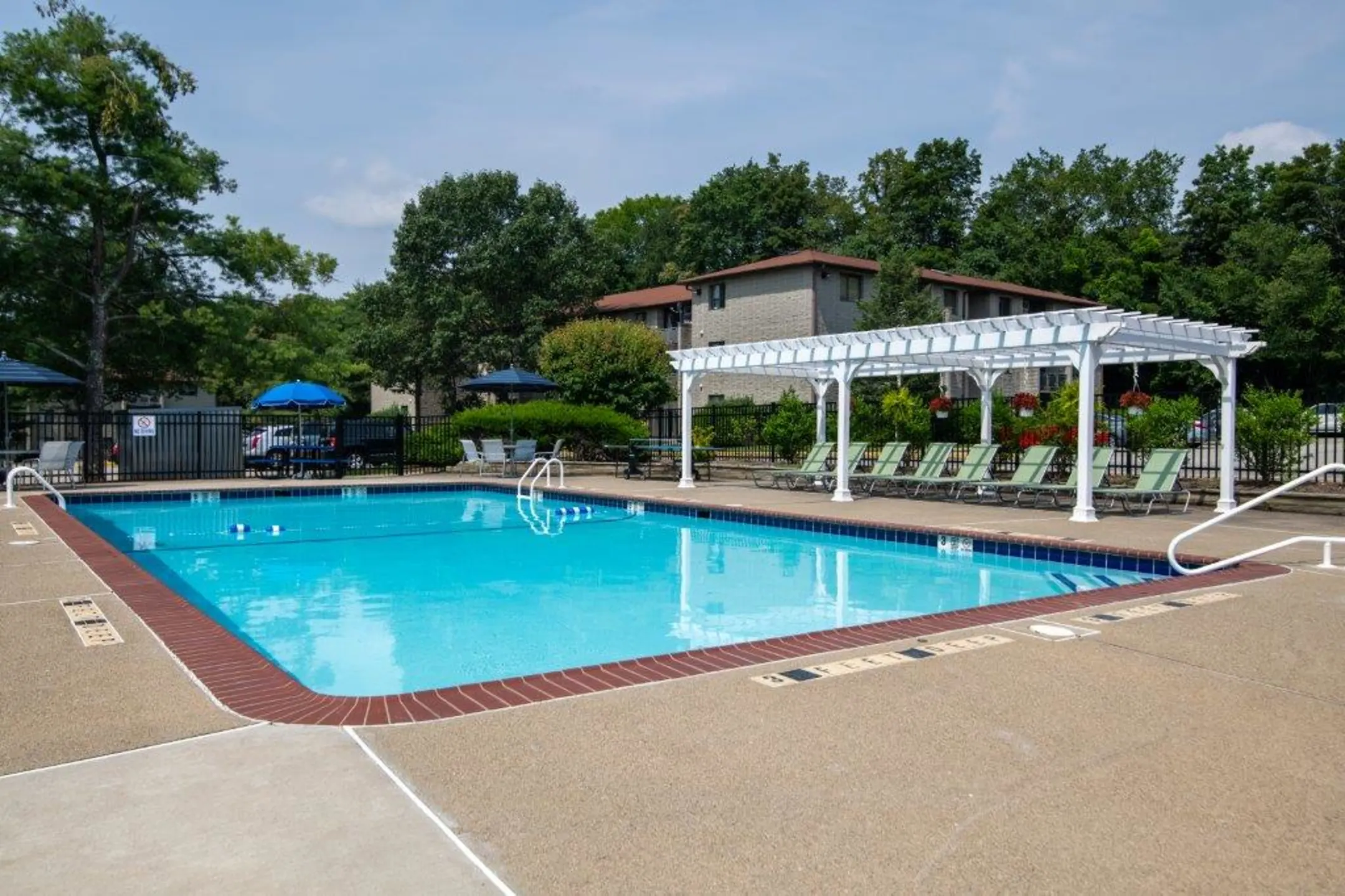 Pool - Imperial Gardens Apartment Homes - Middletown, NY