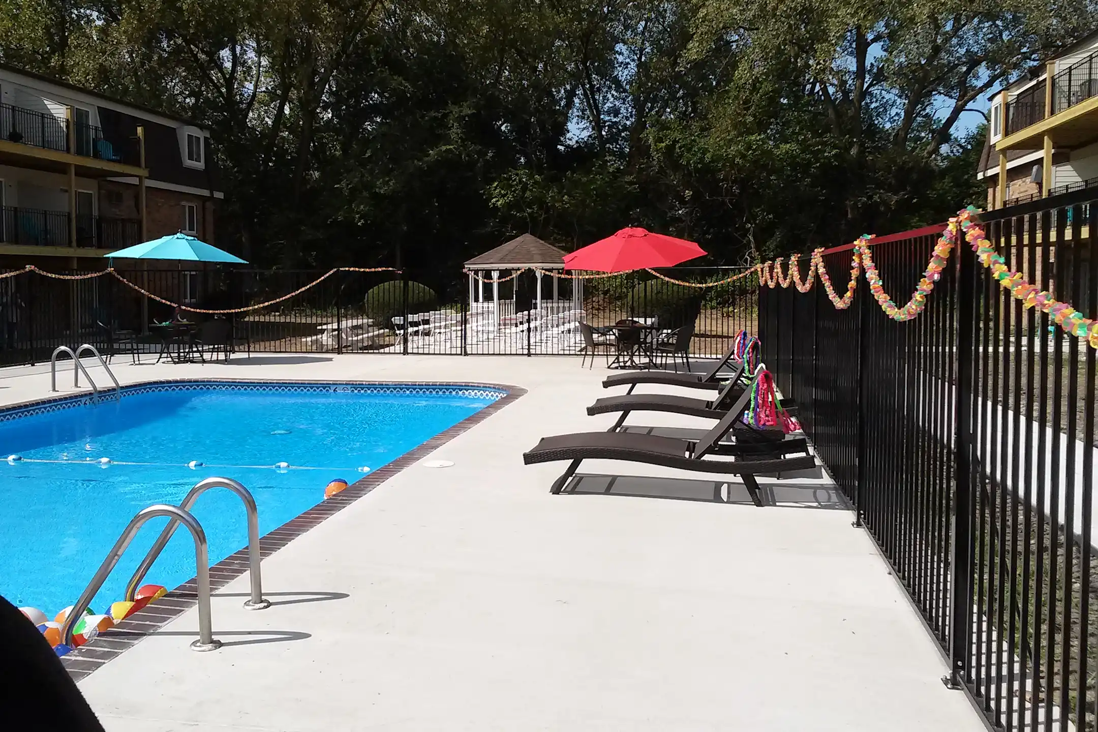 Edgewood Terrace 5850 Pennsylvania St Merrillville, IN Apartments