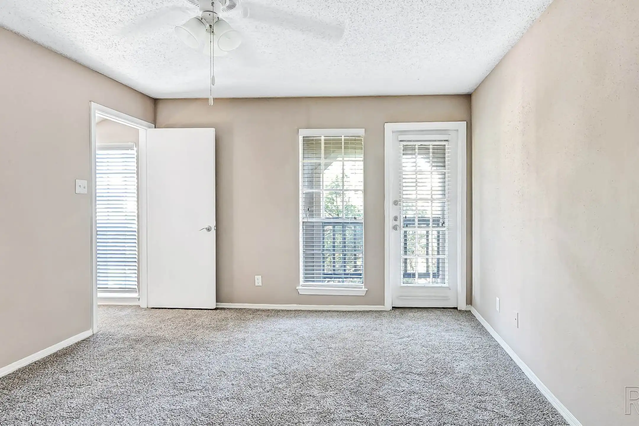 Willows on Rosemeade 4300 Rosemeade Pkwy Dallas, TX Apartments for