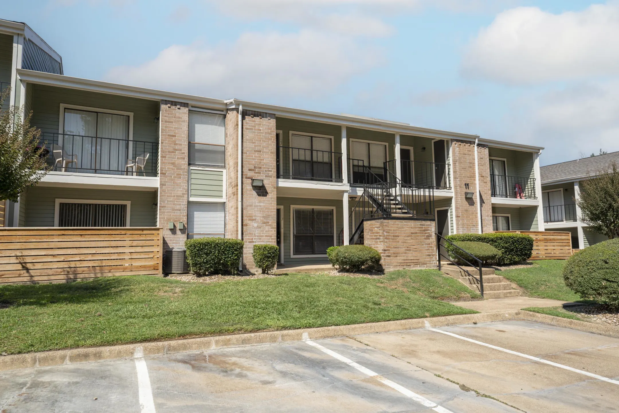 Rolling Brook Apartments - Huntsville, TX