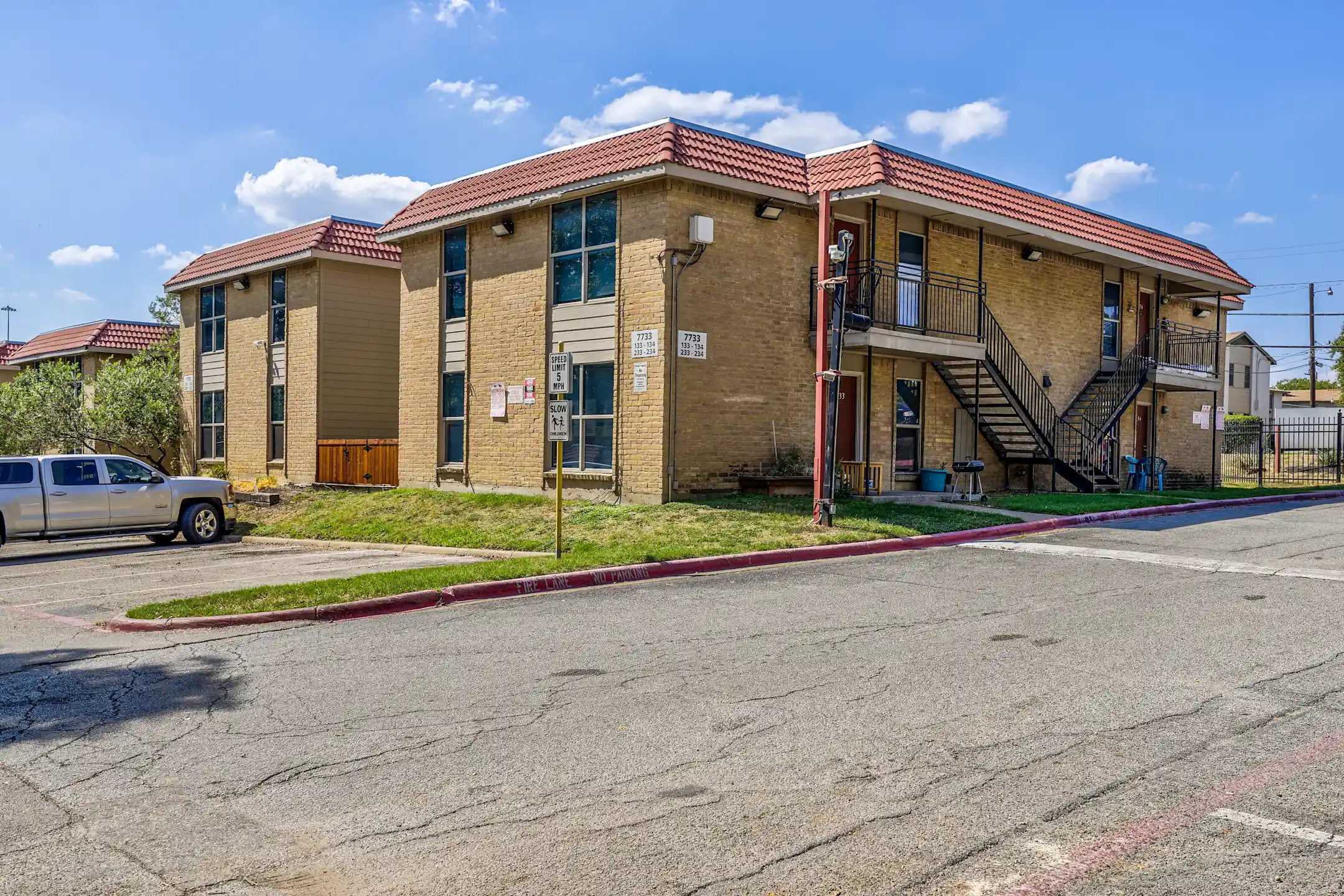Casa Pacifica 7777 E Rl Thornton Fwy Dallas, TX Apartments for Rent