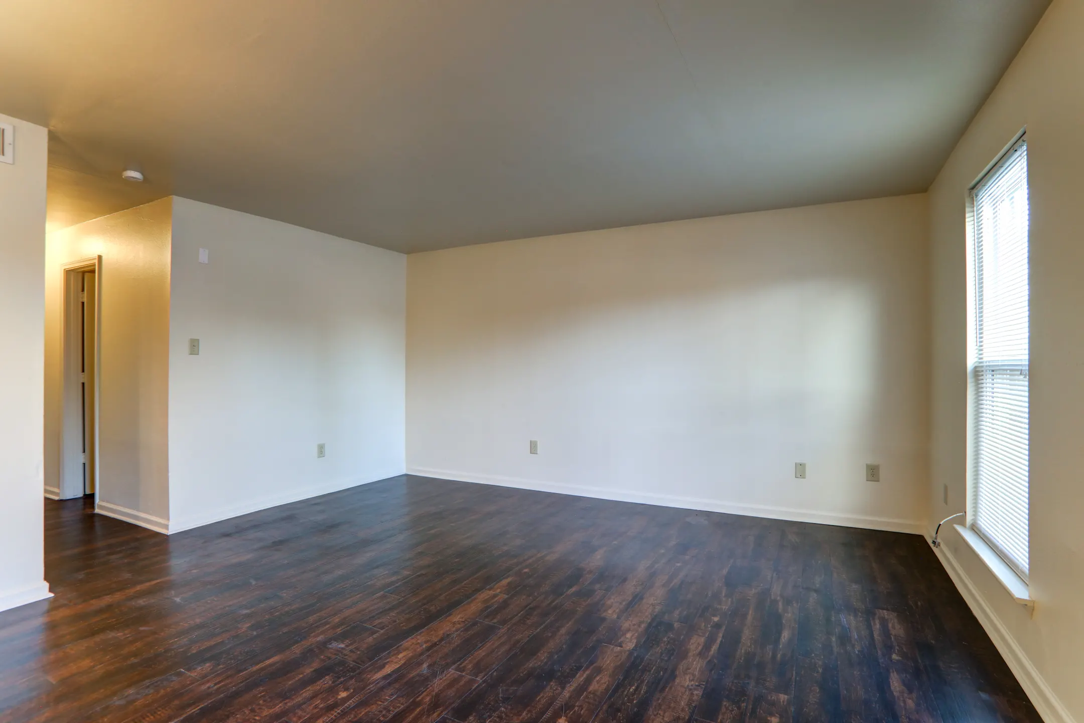 Broadmoor Plantation 10530 Florida Blvd Baton Rouge, LA Apartments