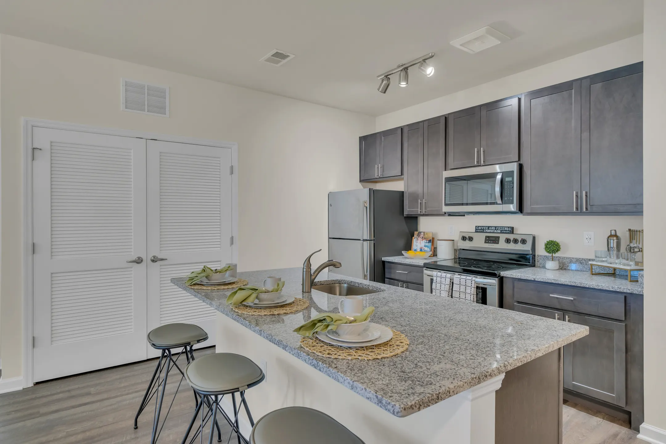Kitchen - Mi-Place at West Rancocas - Mount Holly, NJ