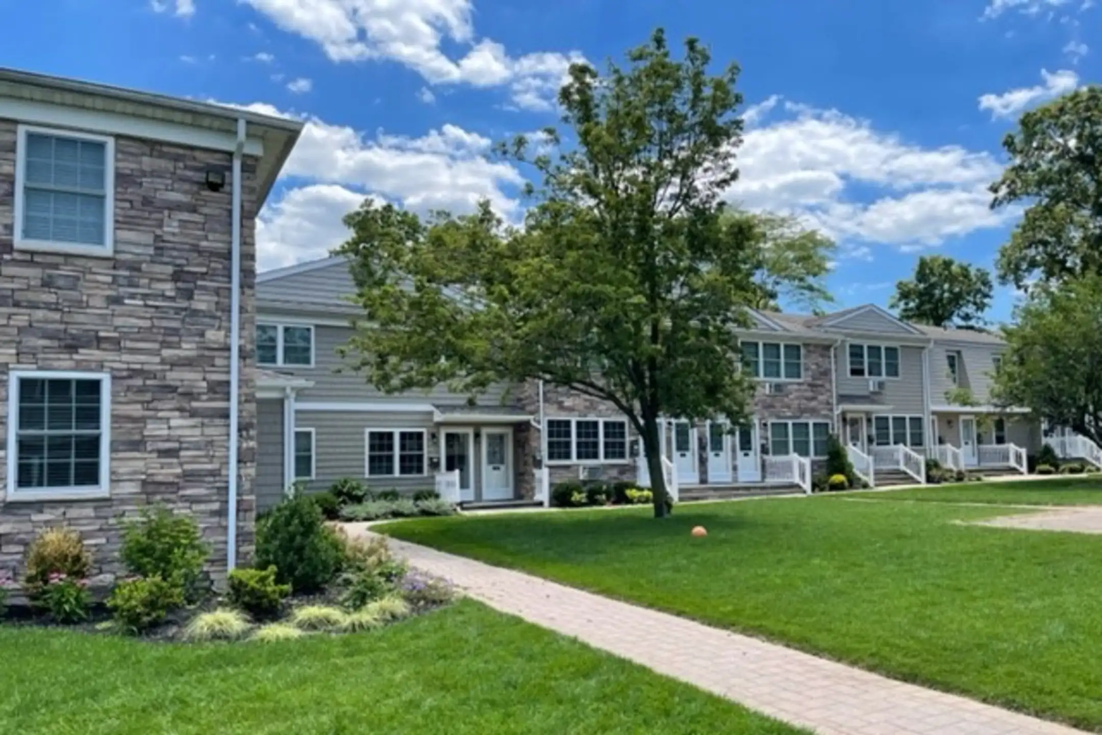 Fairfield Village At Commack Apartments Commack, NY 11725