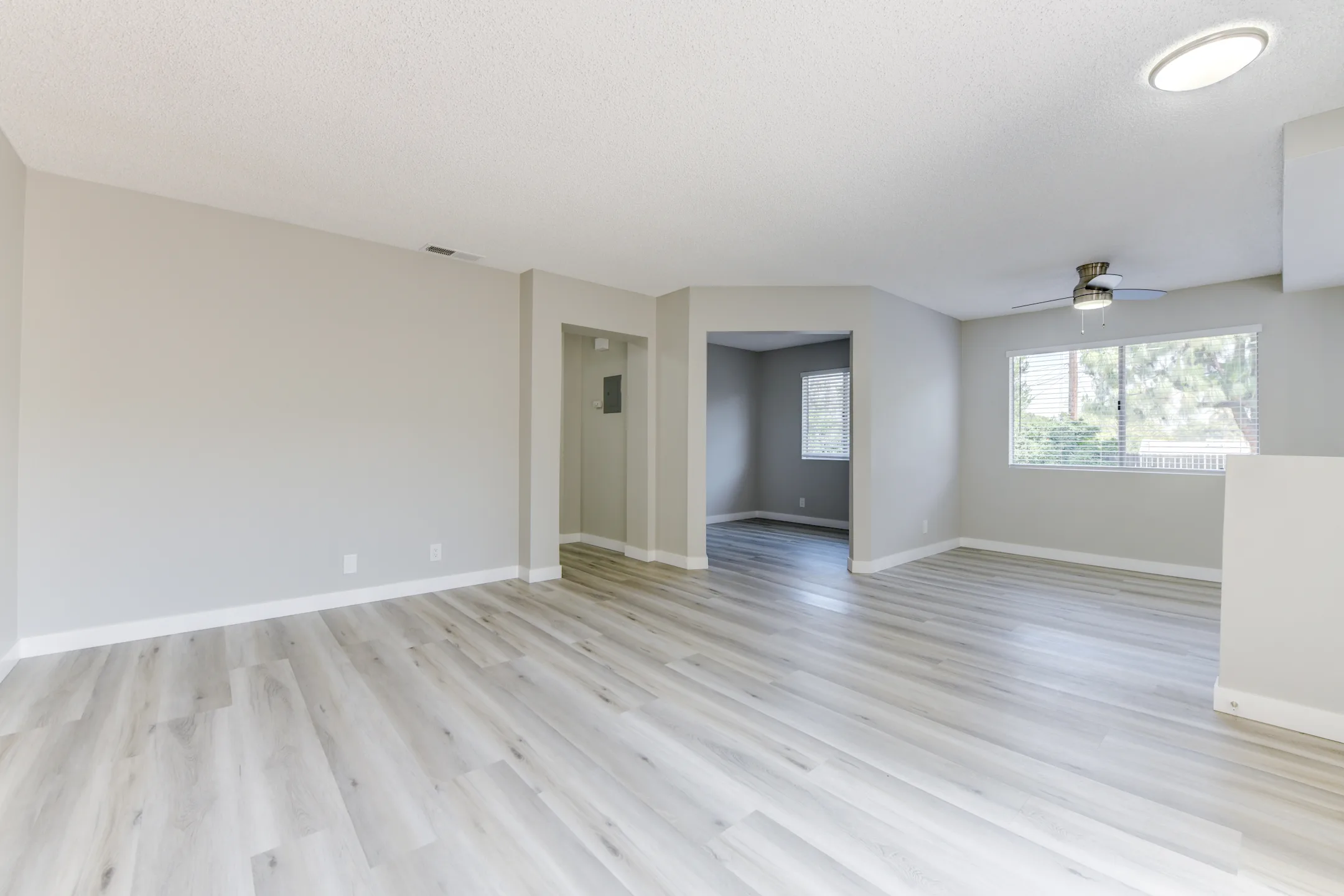 Gladstone Ridge Apartments Glendora, CA 91740