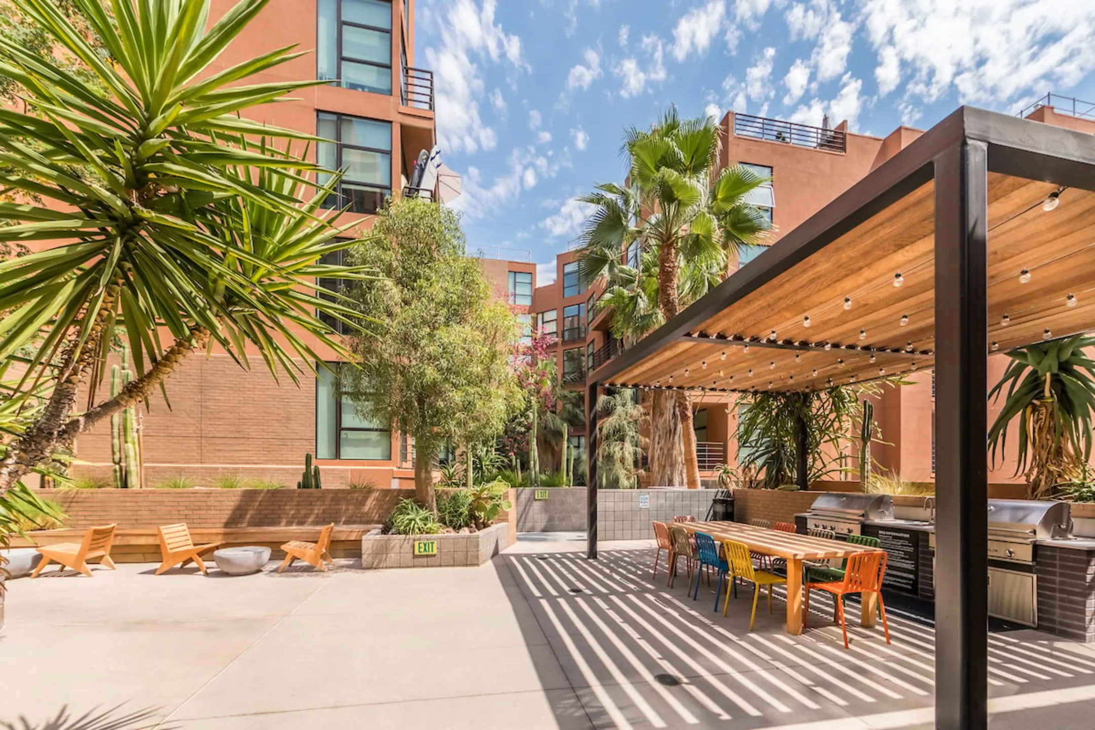 El Centro Apartments & Bungalows - Los Angeles, CA